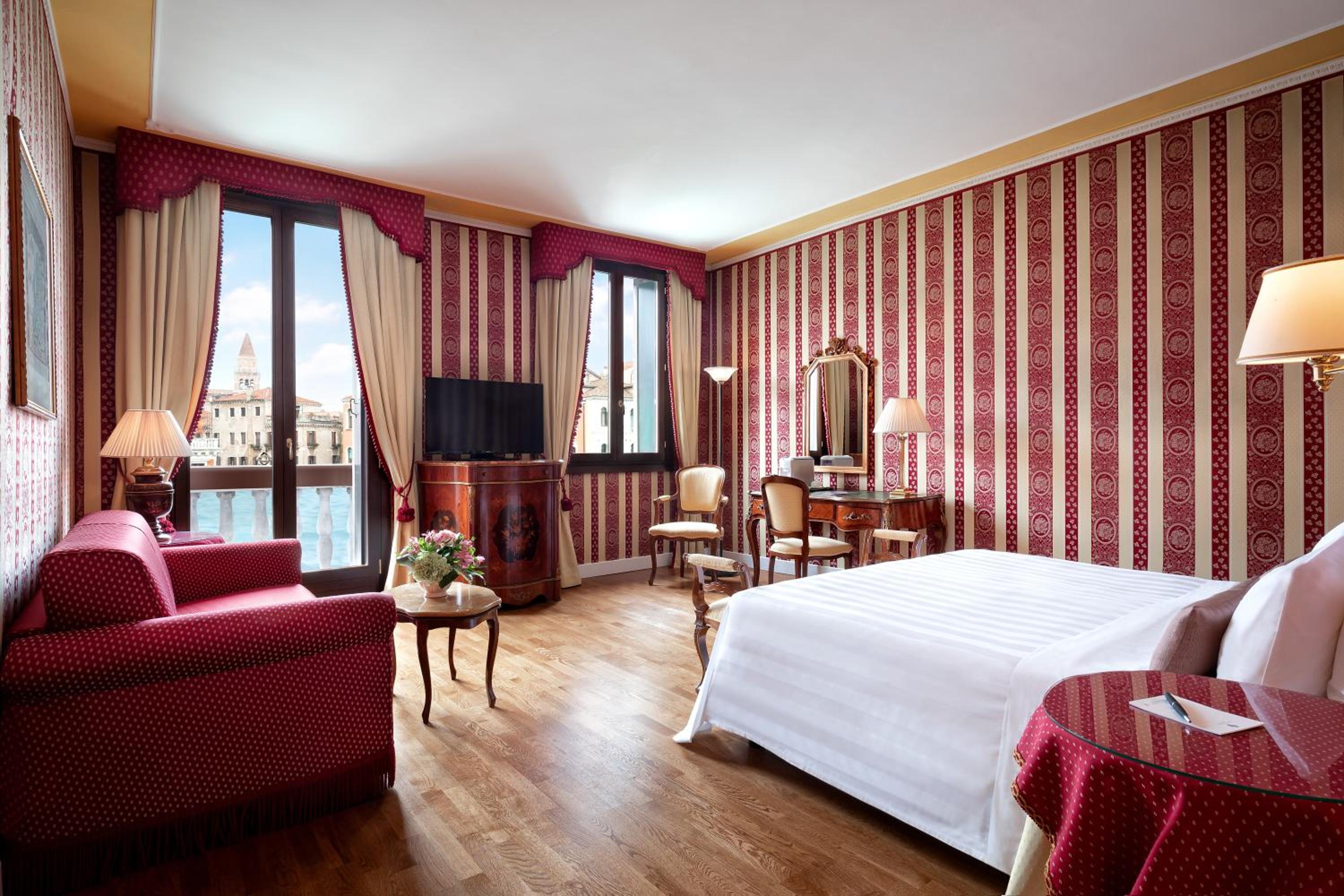 Exclusive Junior Suite Grand Canal View photo 1