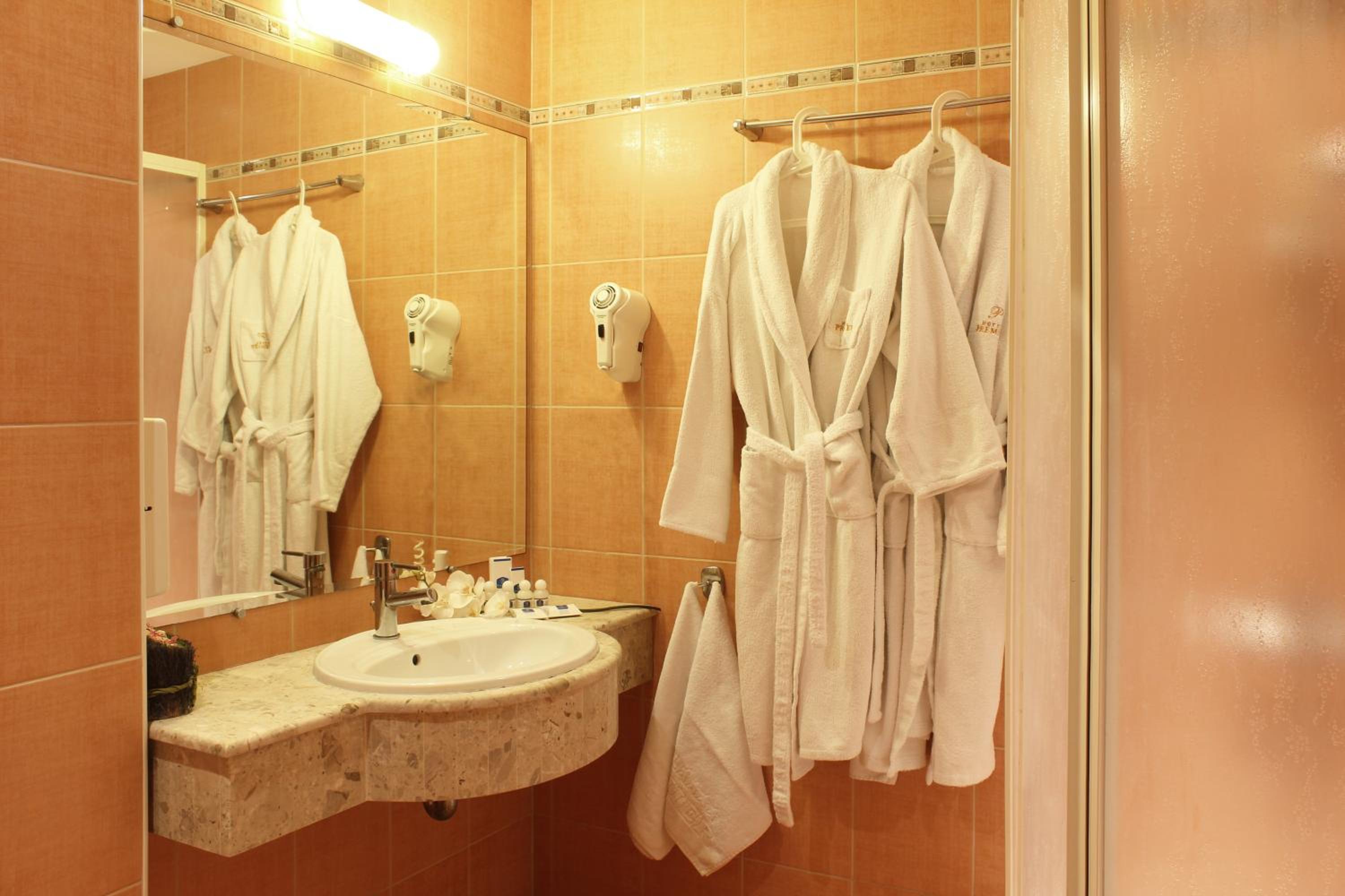 Suite with Sauna and Hot Tub (Jacuzzi) - Photo 4