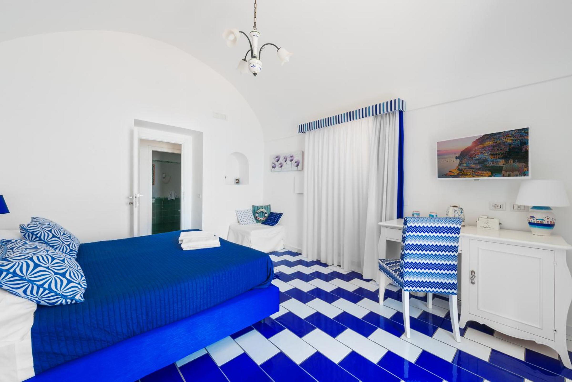 Economy Double Room with Private External Bathroom photo 2