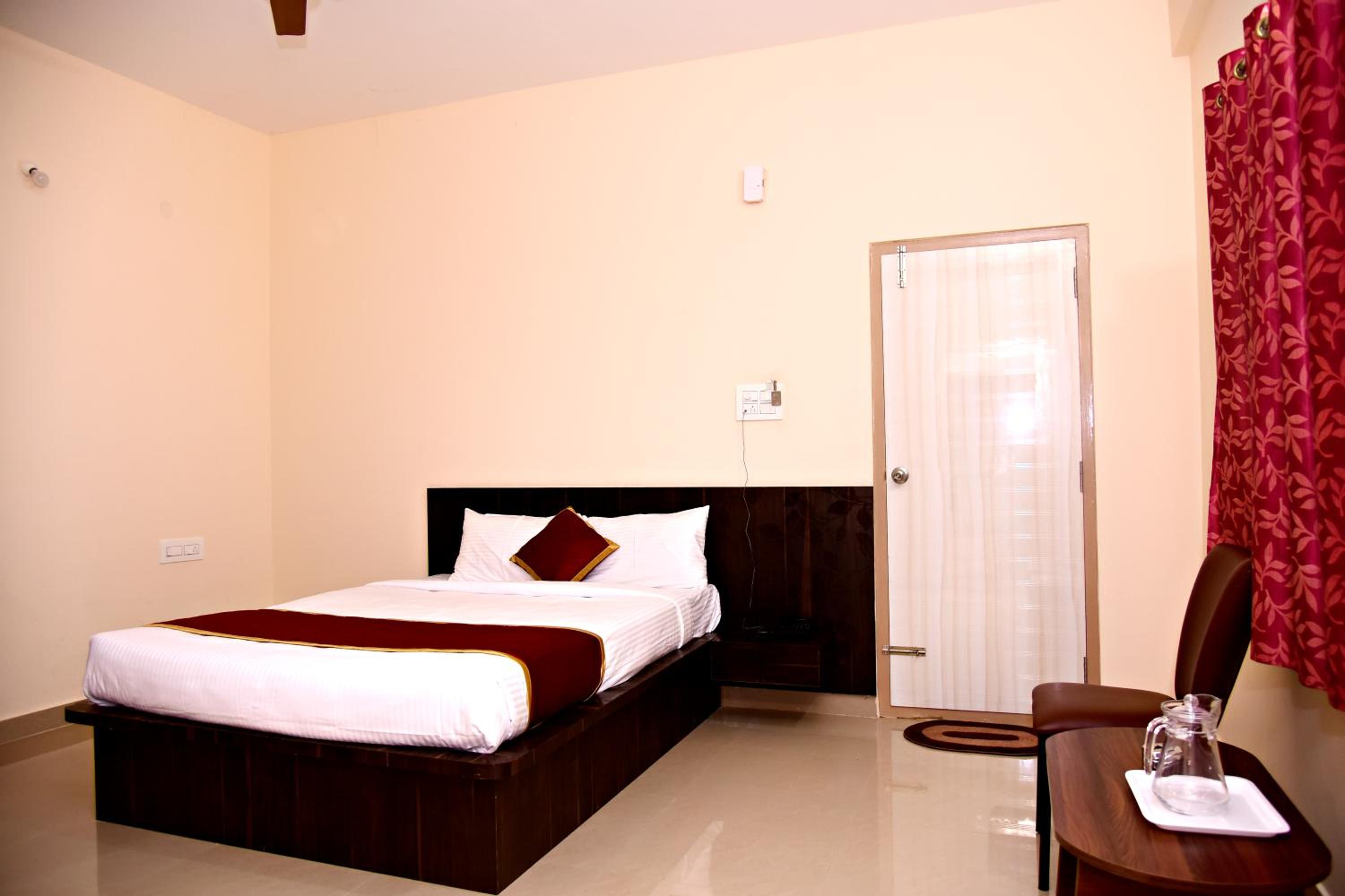 Deluxe Double Room with Balcony - Photo 1