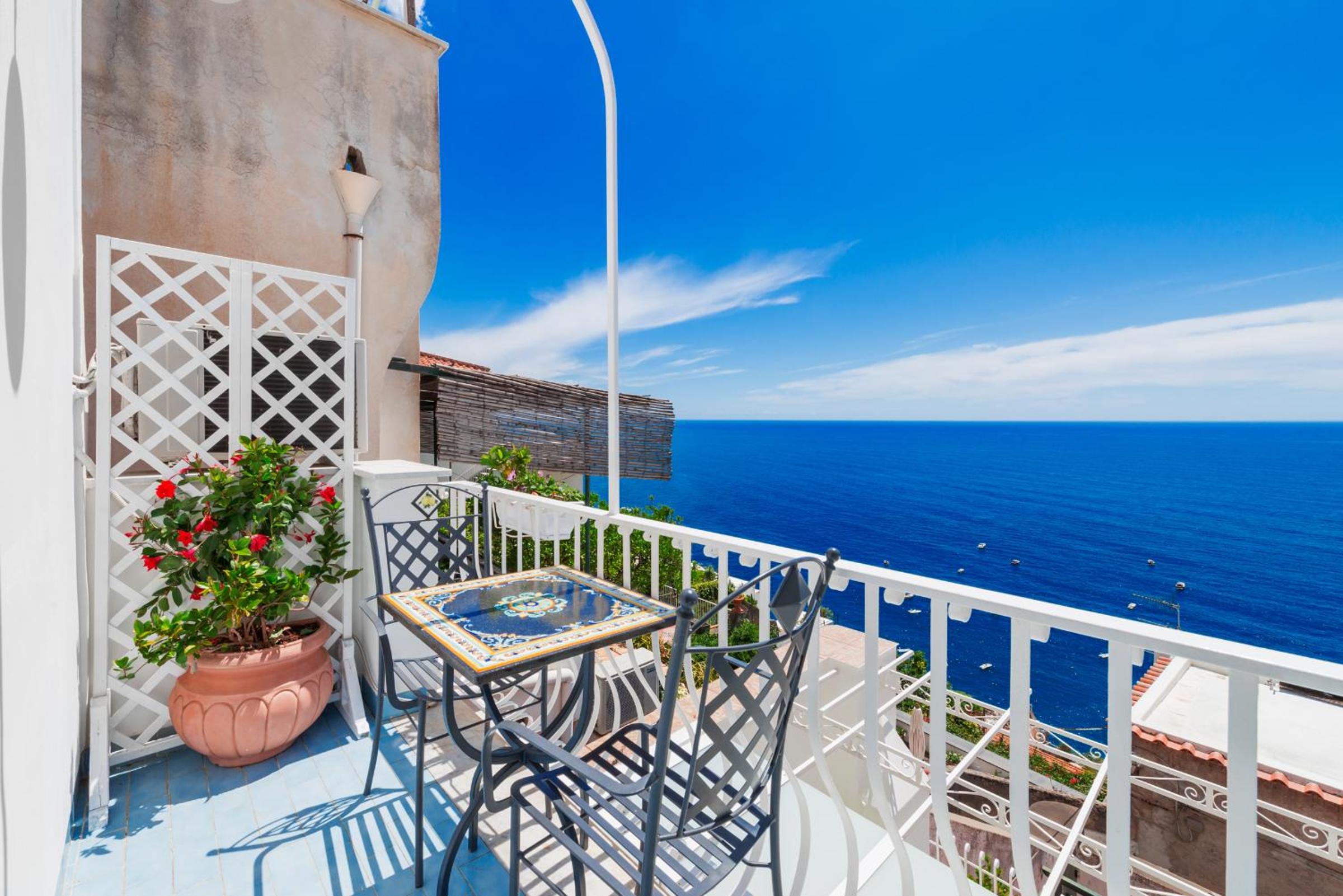 Superior Double Room with Balcony and Sea View photo 2