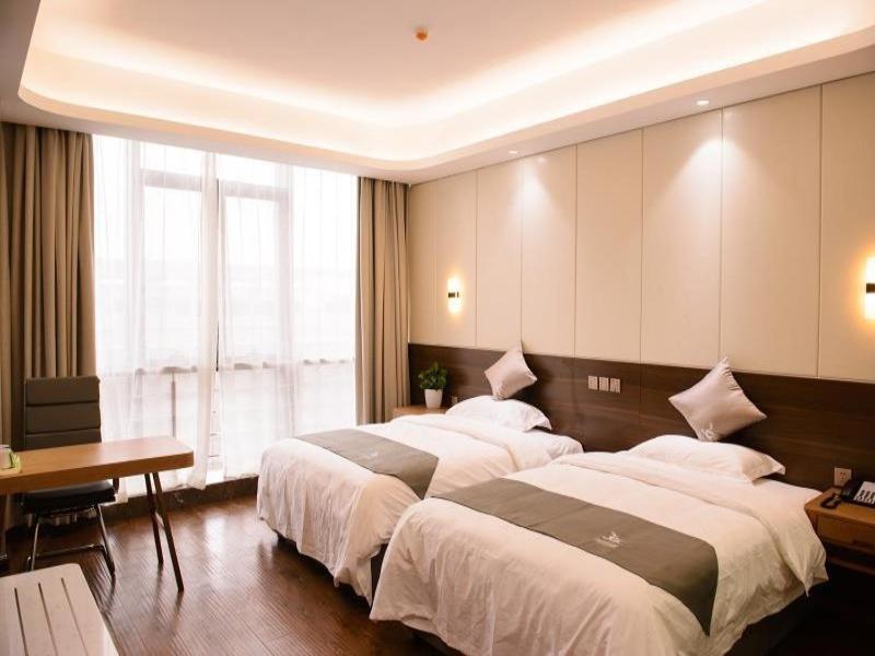 Deluxe Suite - Photo 12