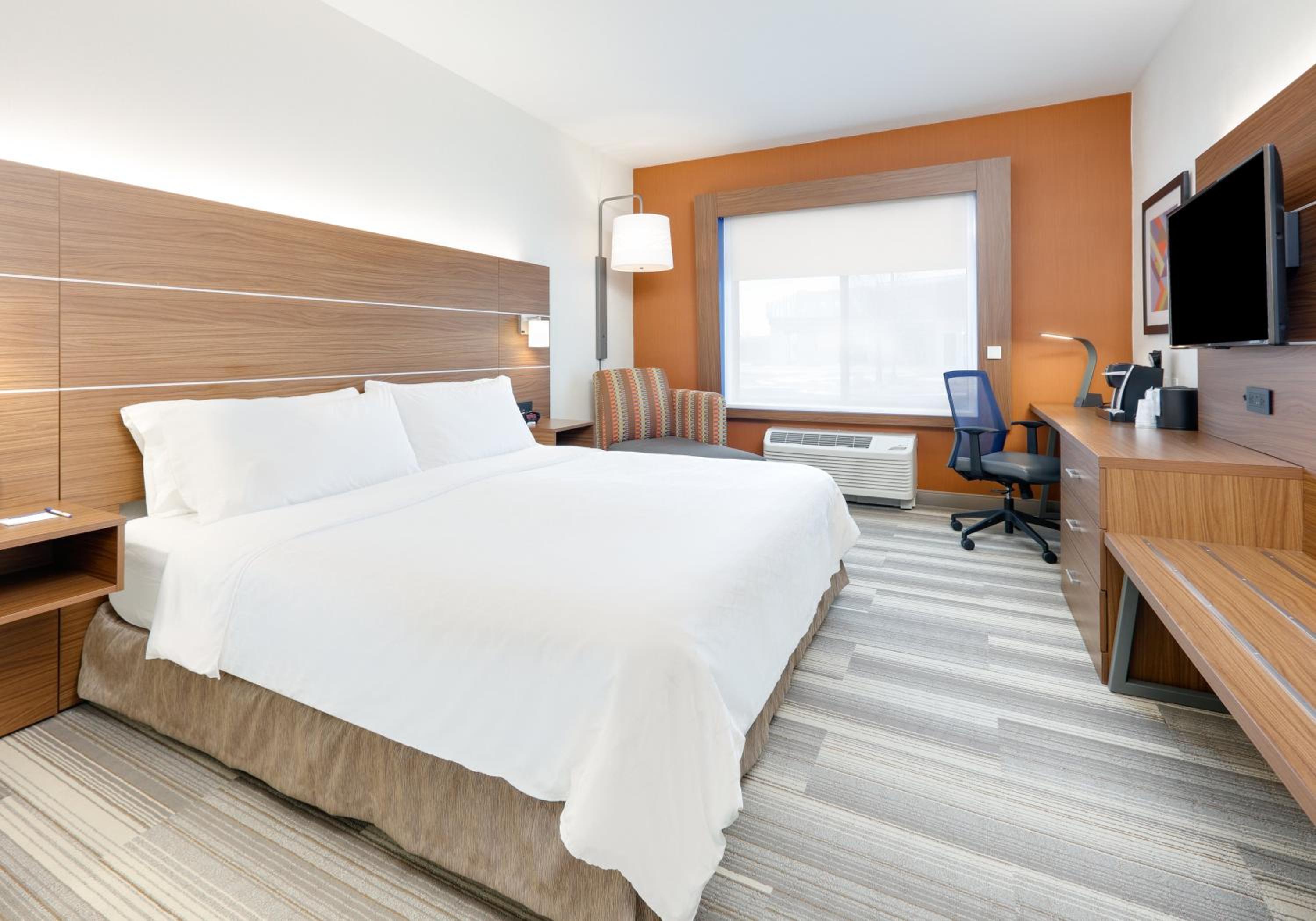 King Suite - Hearing Accessible/Non-Smoking - Photo 1
