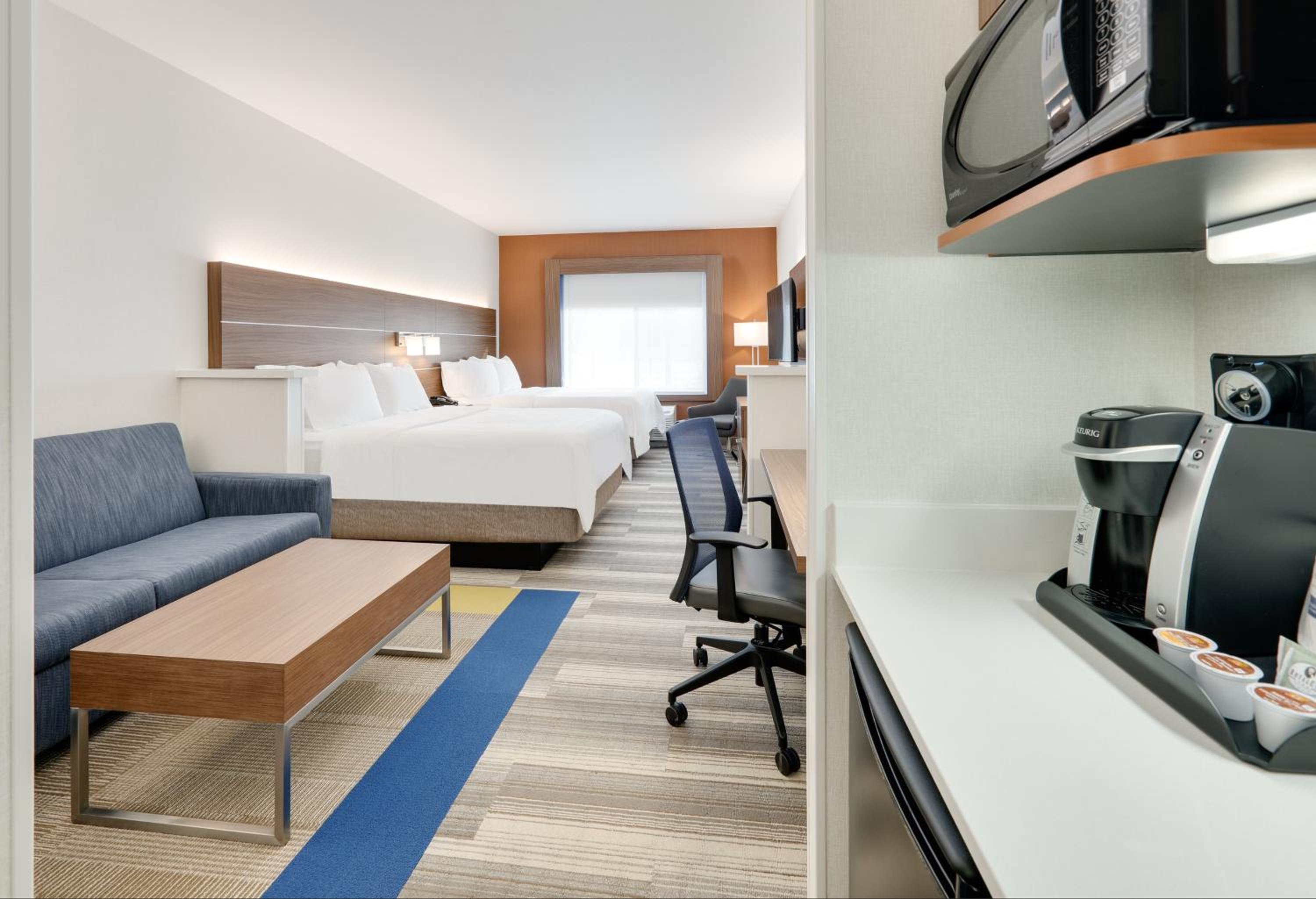 Queen Suite with Two Queen Beds - Photo 1