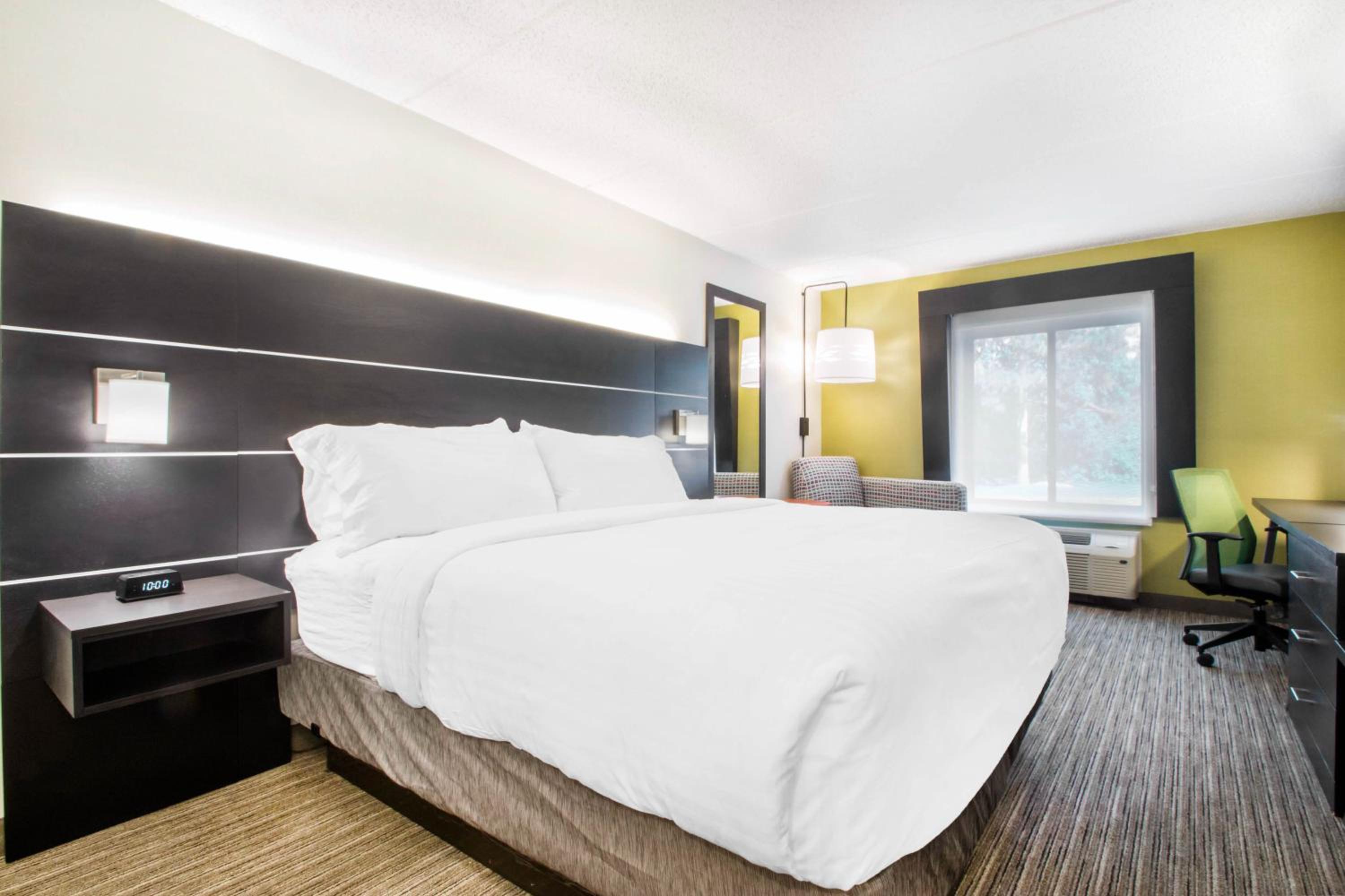 Standard King Room photo 3