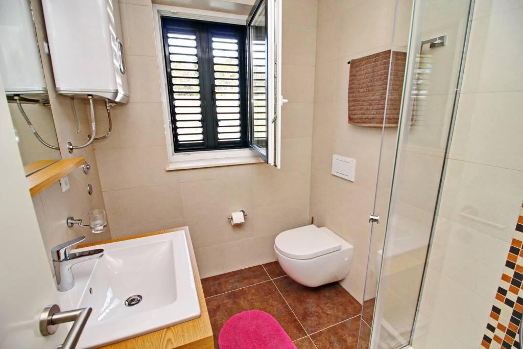 One-Bedroom Apartment with Terrace photo 3