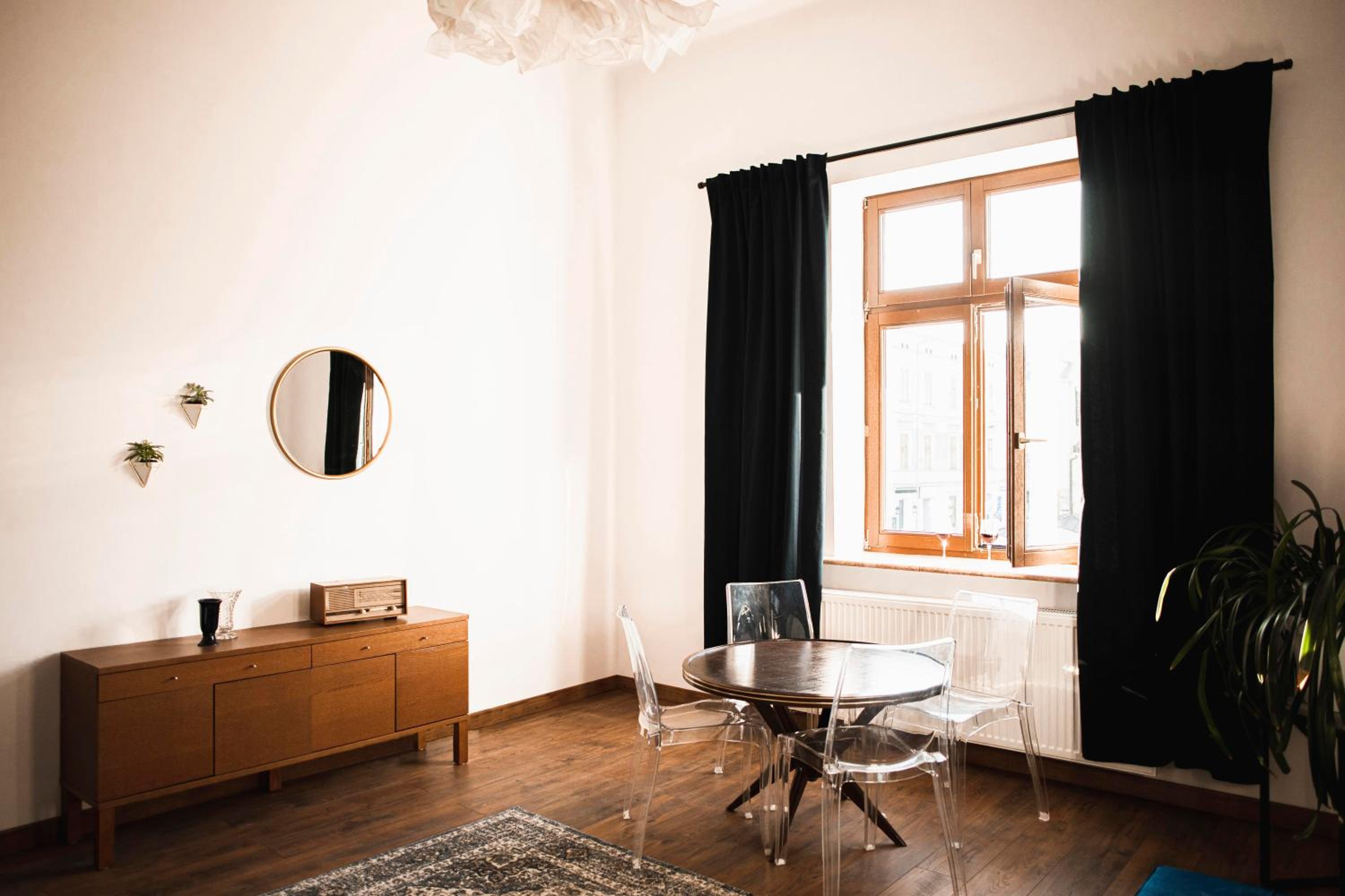 One-Bedroom Apartment - Photo 11