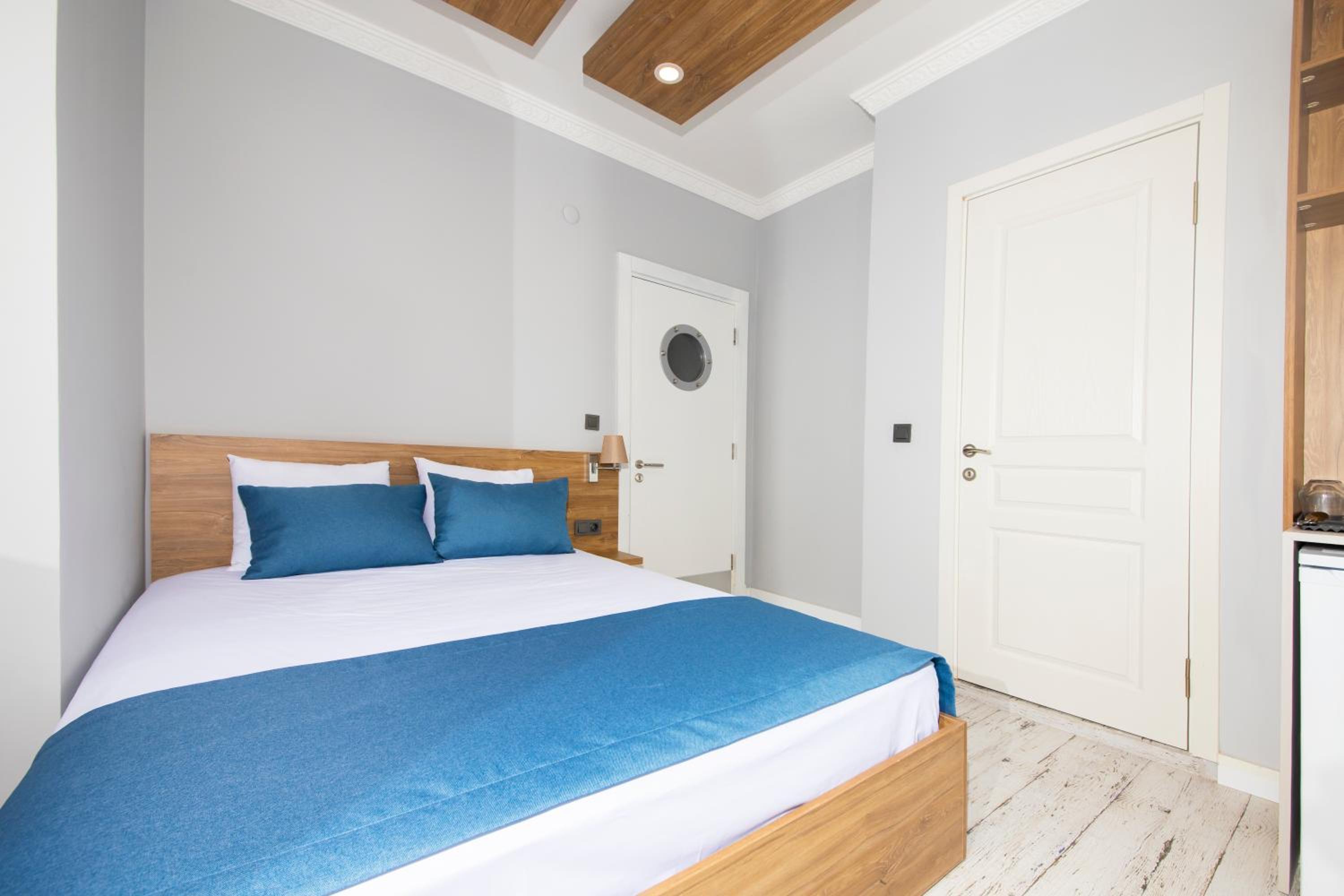 Standard Double Room - Photo 5