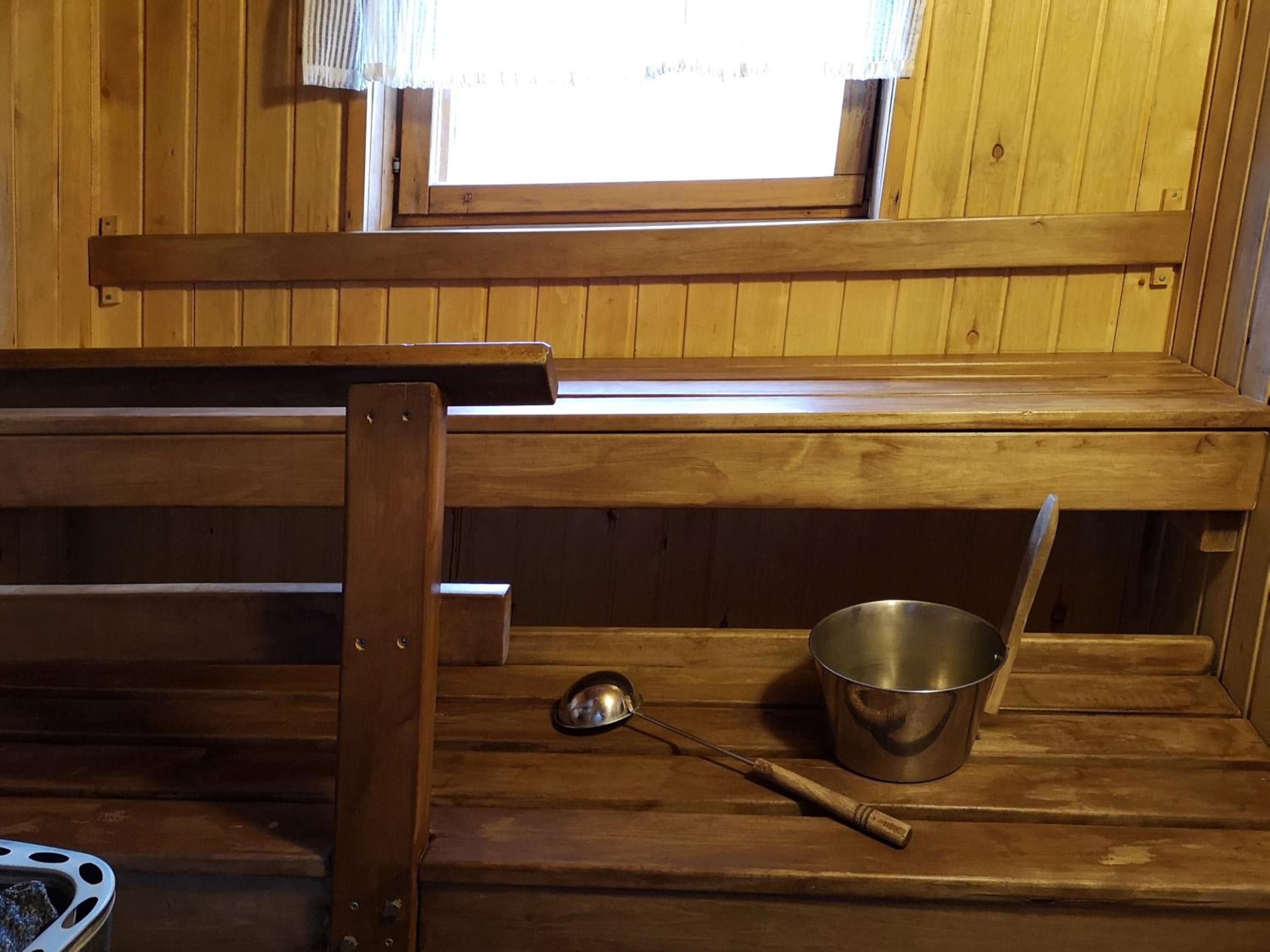 Three-Bedroom House with Private Sauna - Photo 11