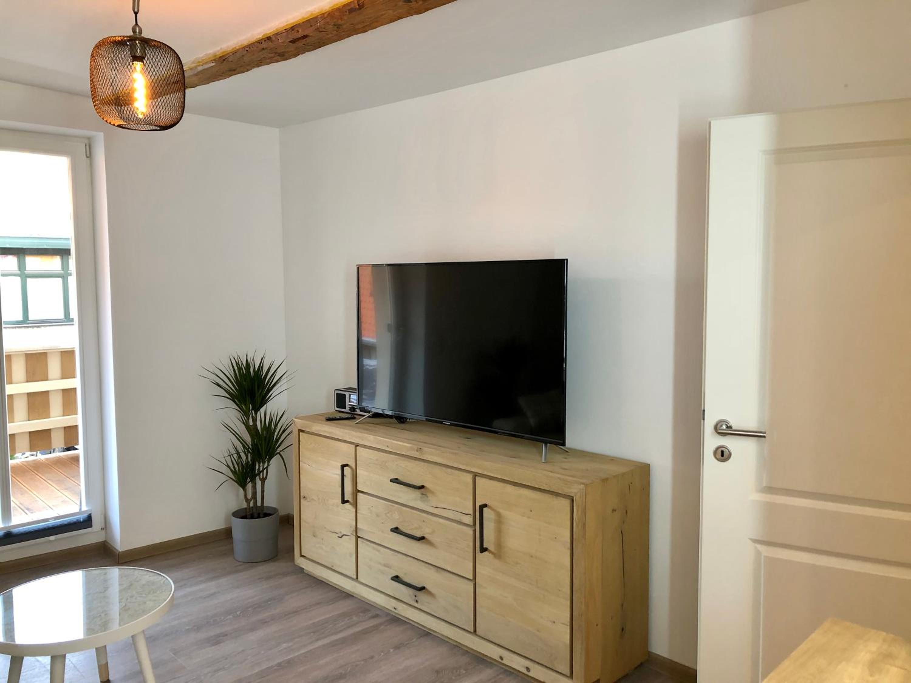 Deluxe One-Bedroom Apartment 1 with Balcony photo 2