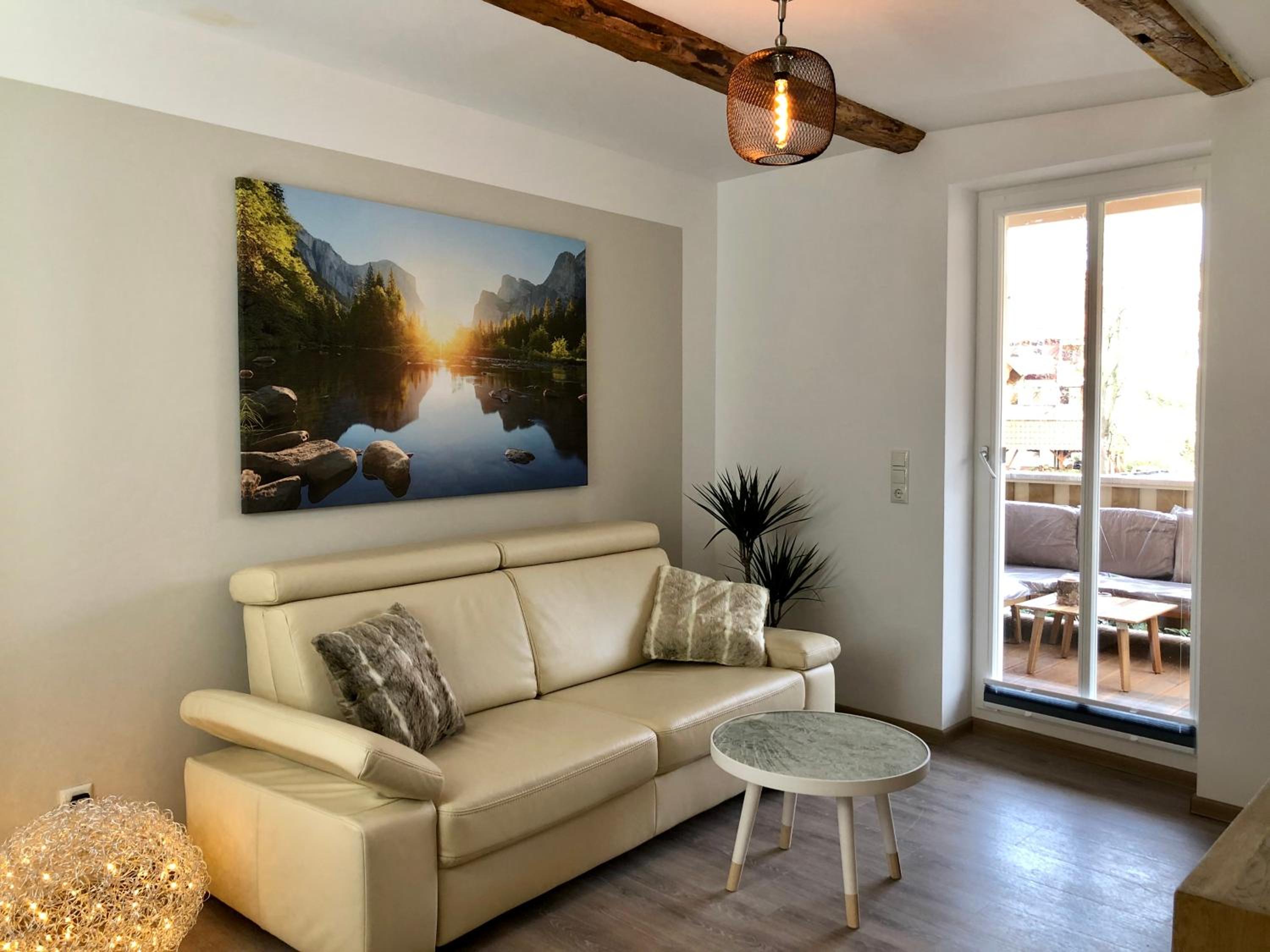 Deluxe One-Bedroom Apartment 1 with Balcony  photo 2