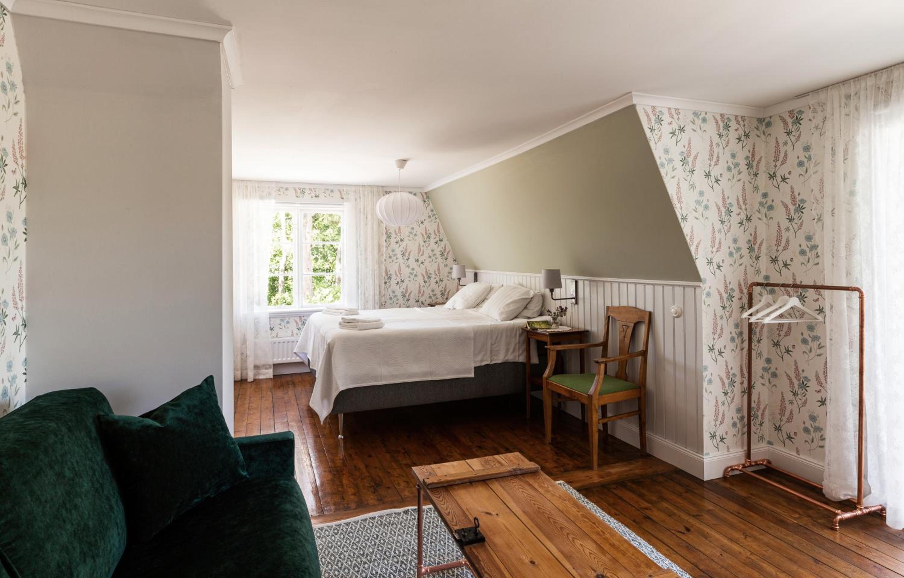 Suite with Lake View