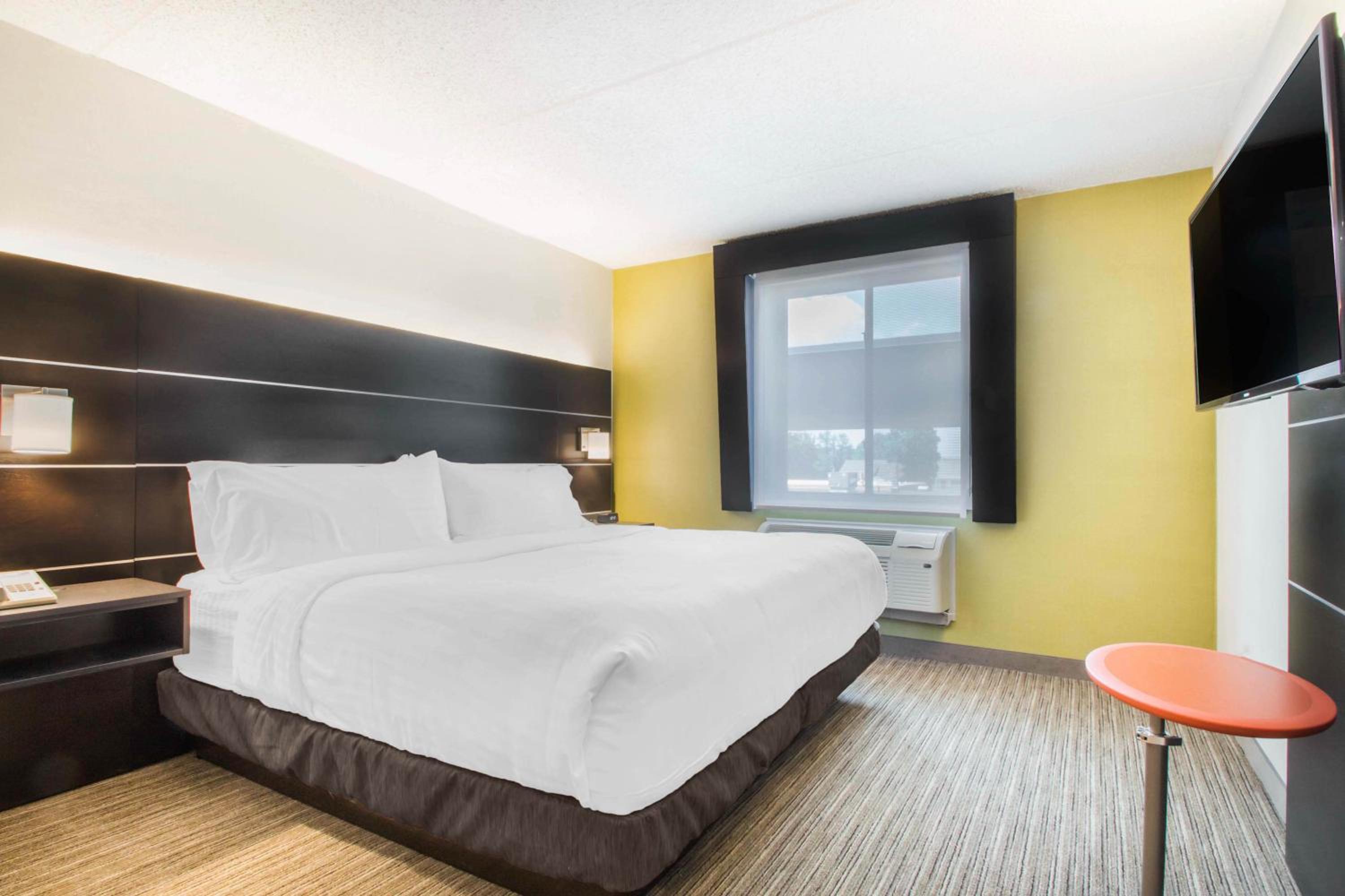 King Suite with Sofa Bed photo 2