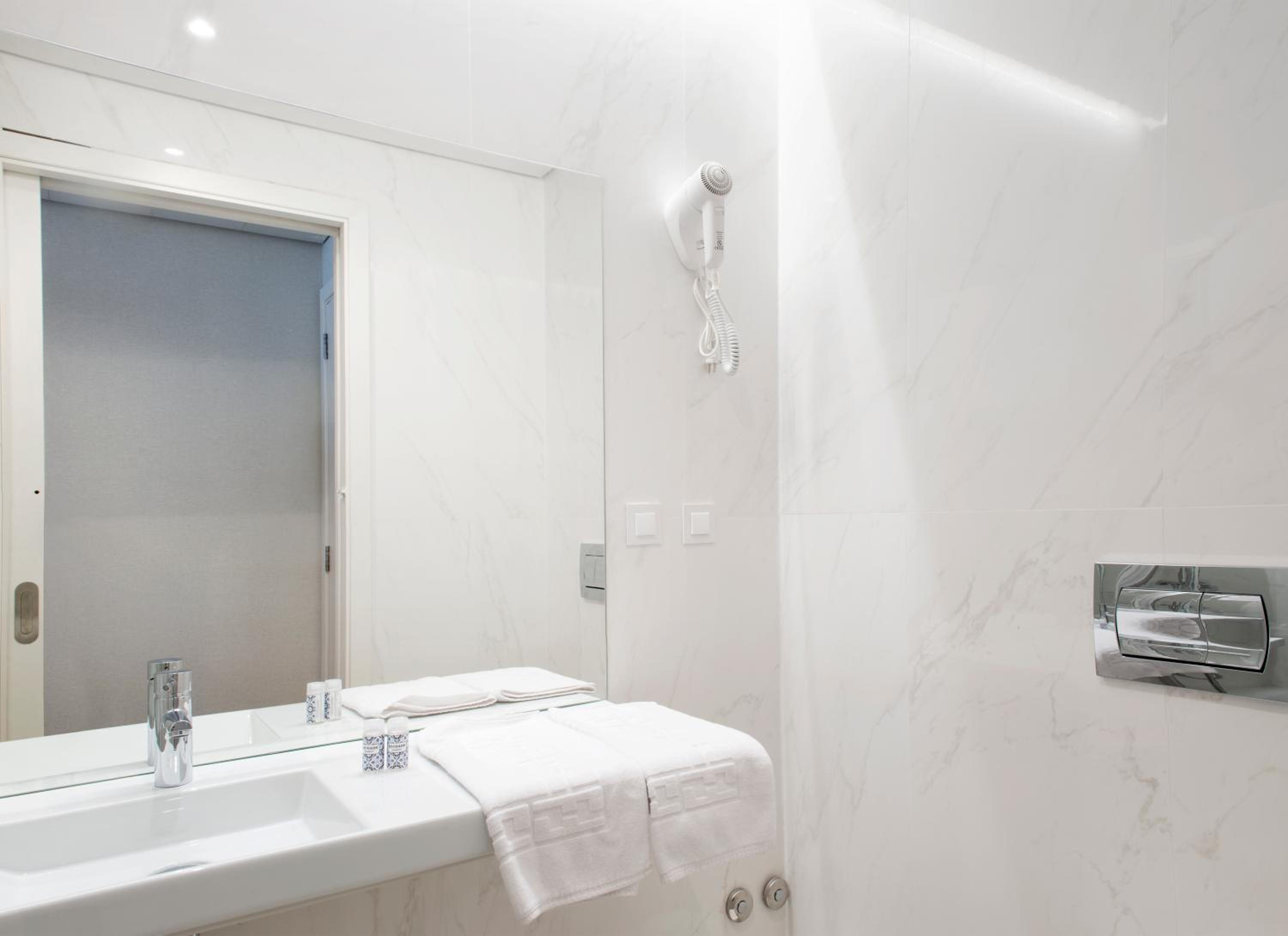 Superior Double Room - Photo 8