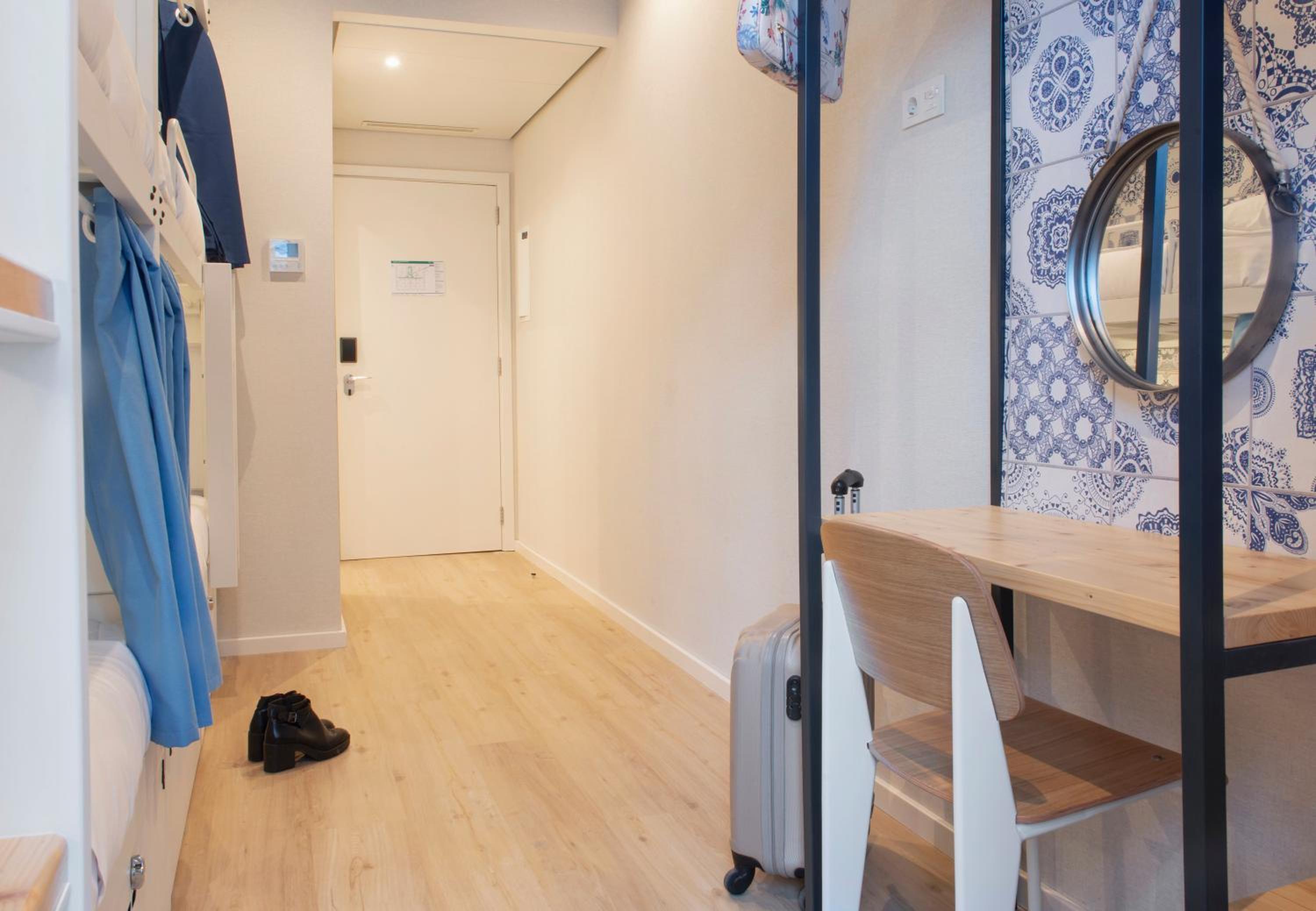 Standard Quadruple Room - Photo 9