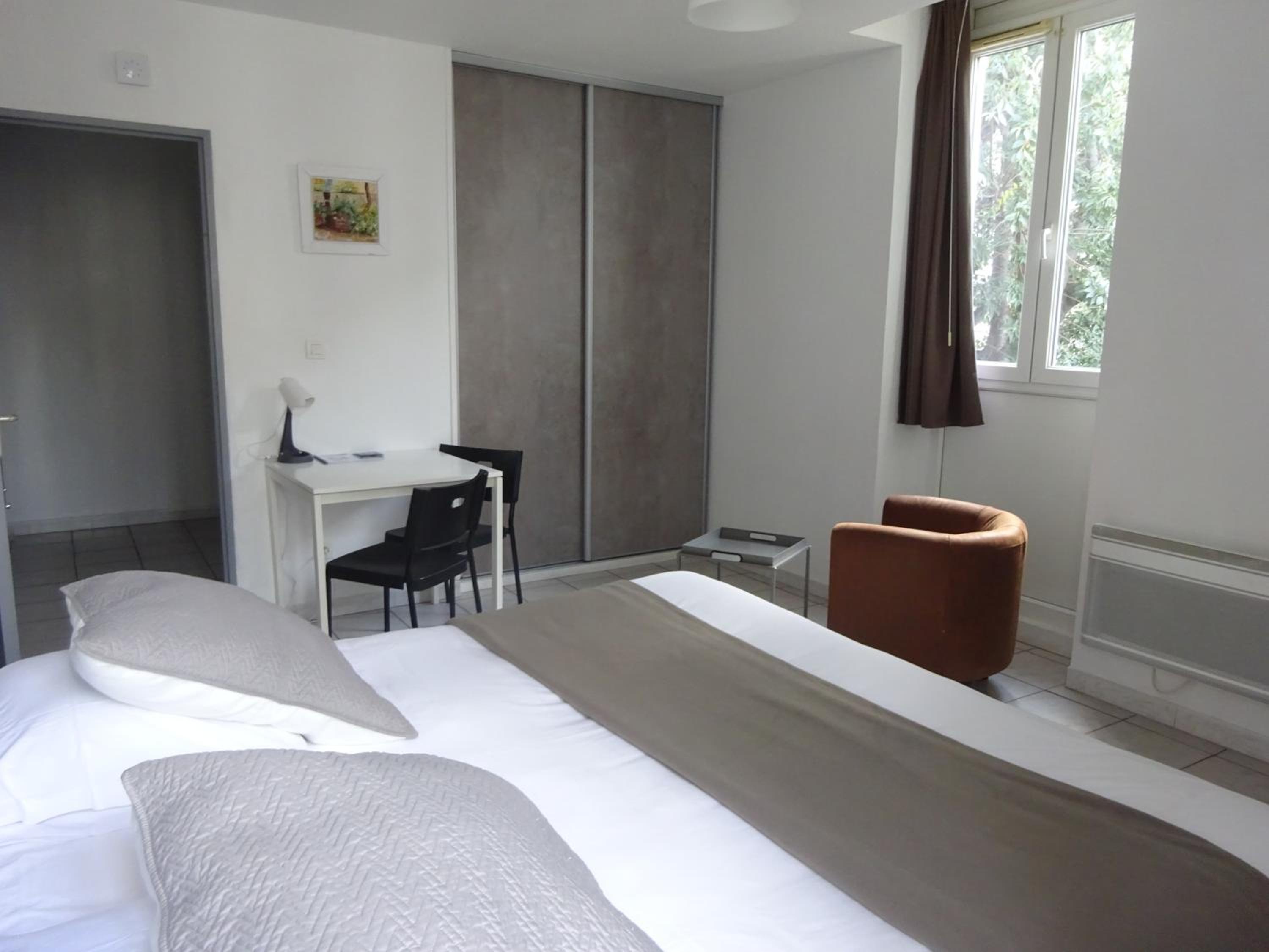 Superior Studio with Air Conditioned - Photo 6
