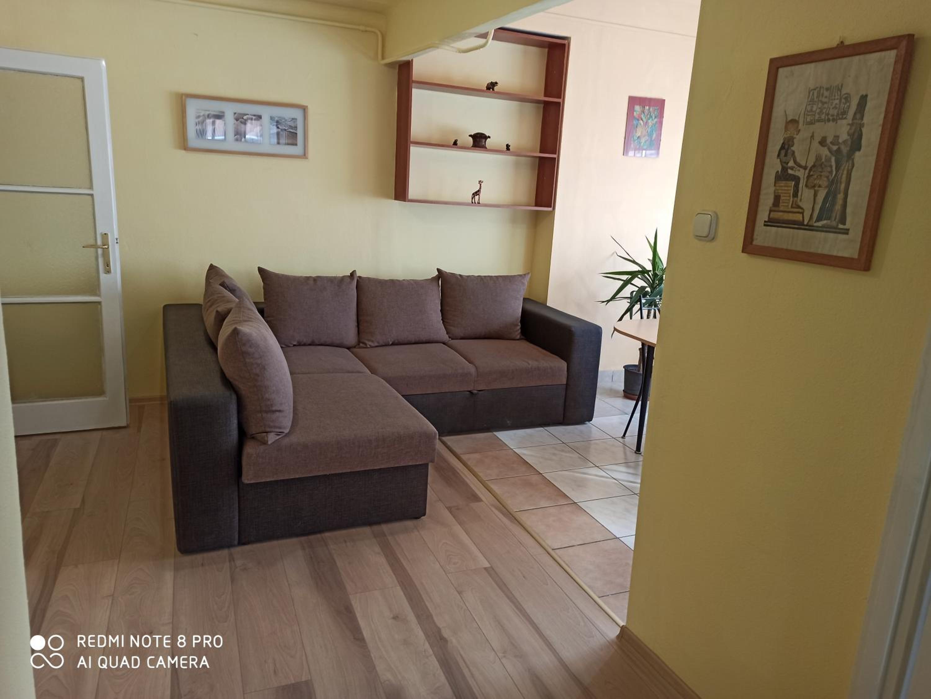 One-Bedroom Apartment - Photo 1