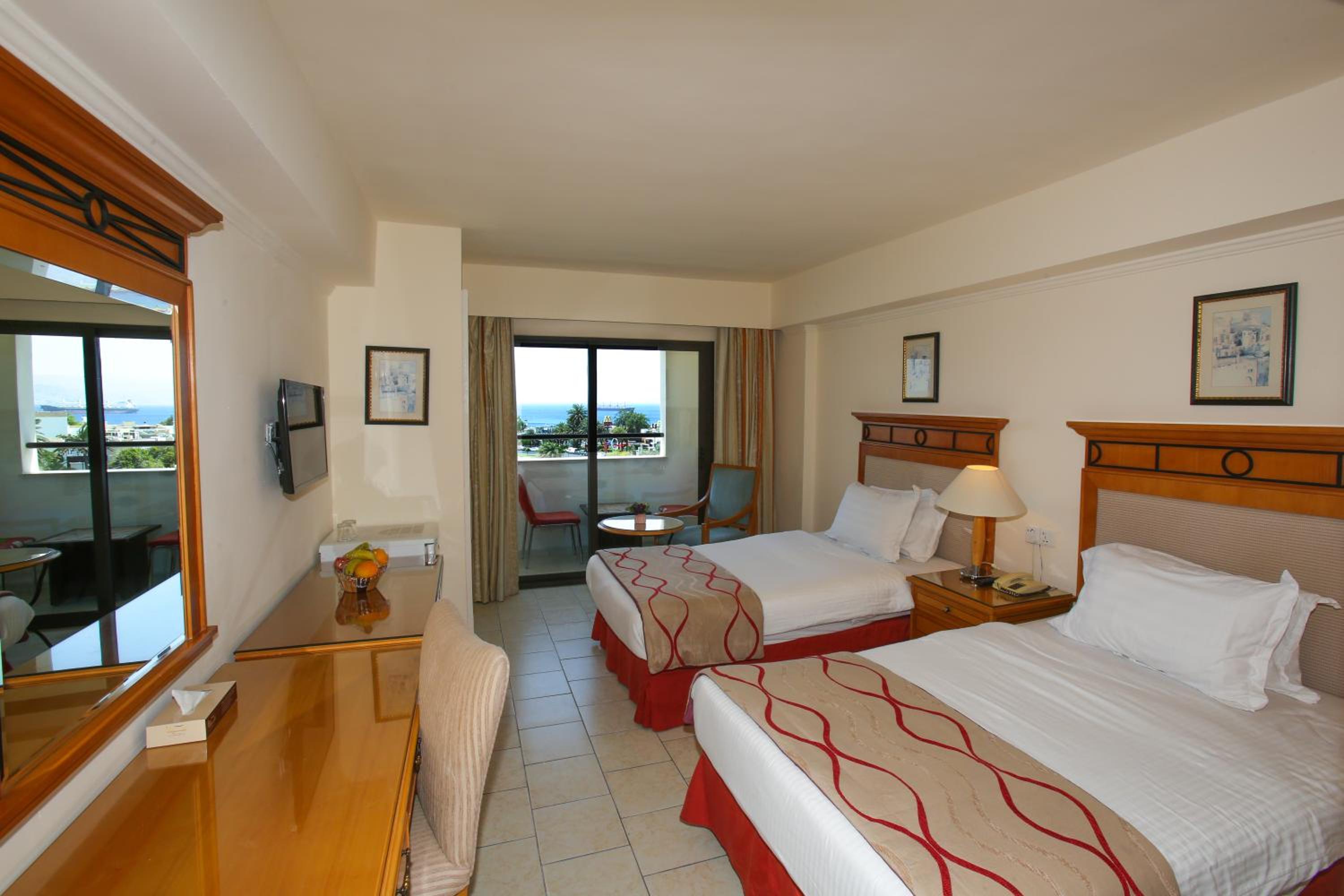 Standard Twin Room with Sea View - Photo 1