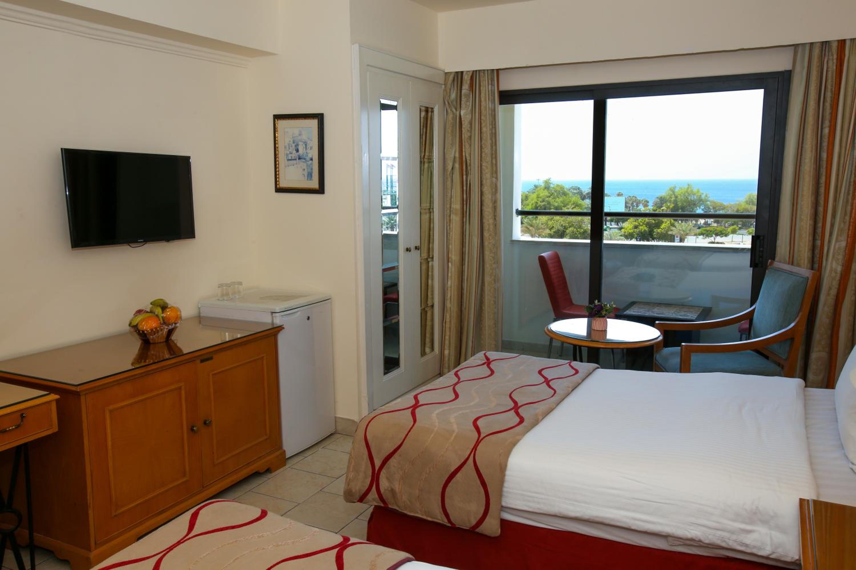 Standard Twin Room with Sea View - Photo 4