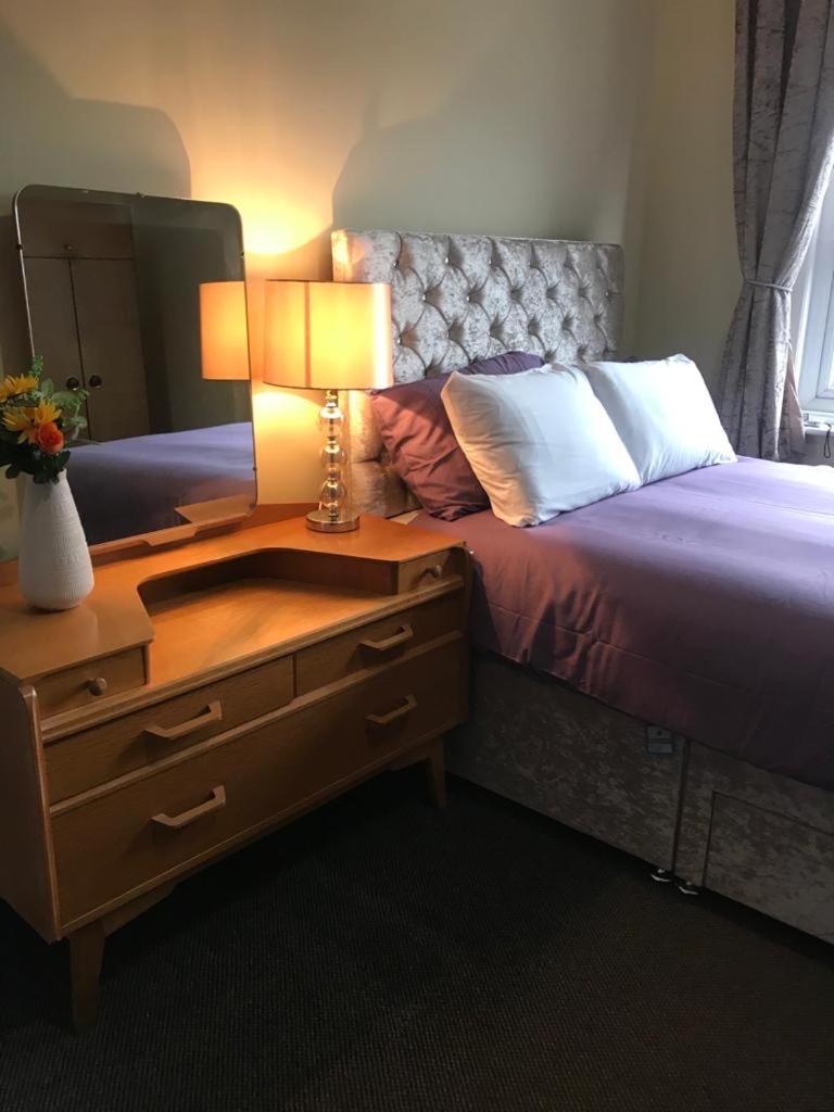 Basic Triple Room With Shared Bathroom photo 2