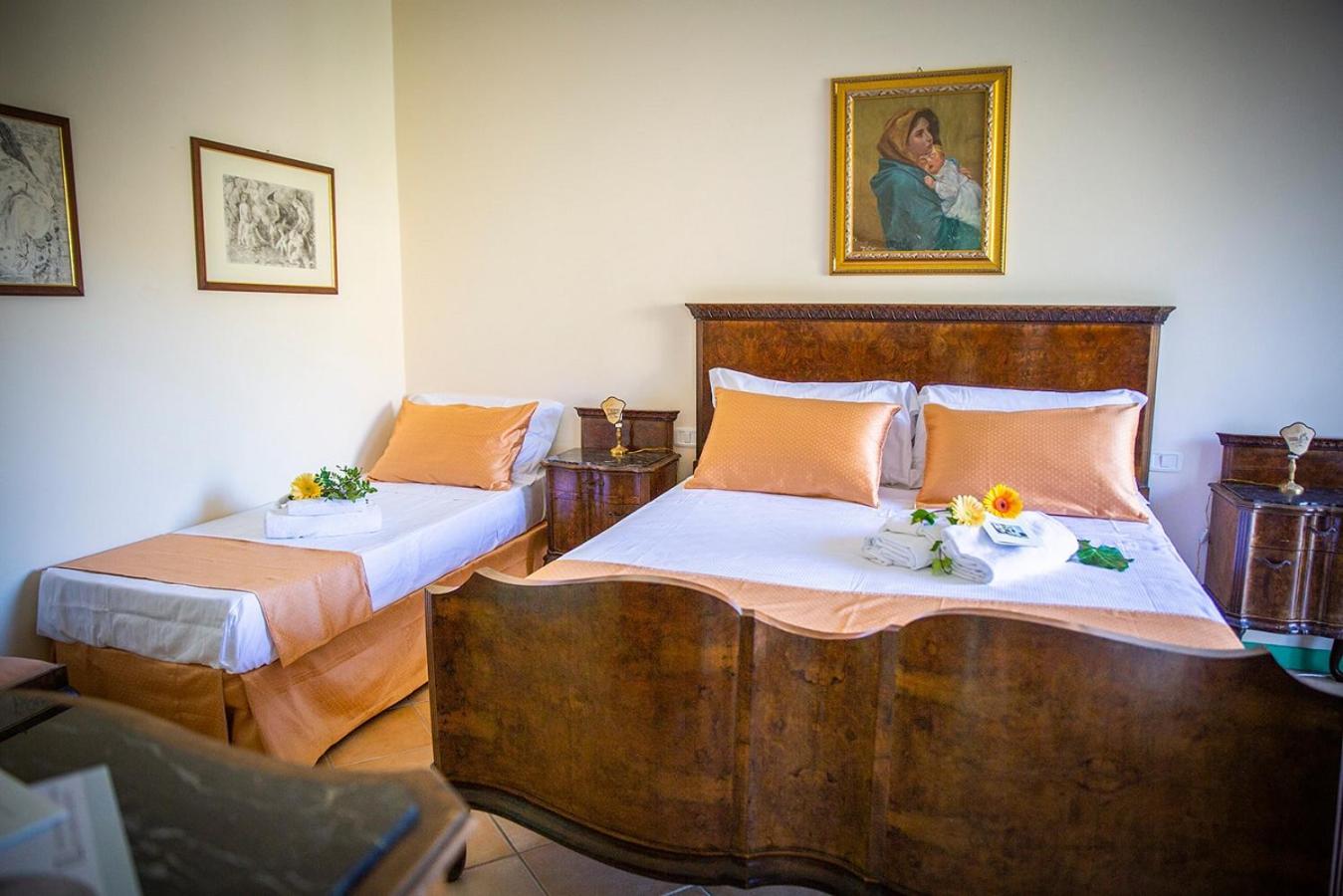 Double Room with Private Bathroom photo 1