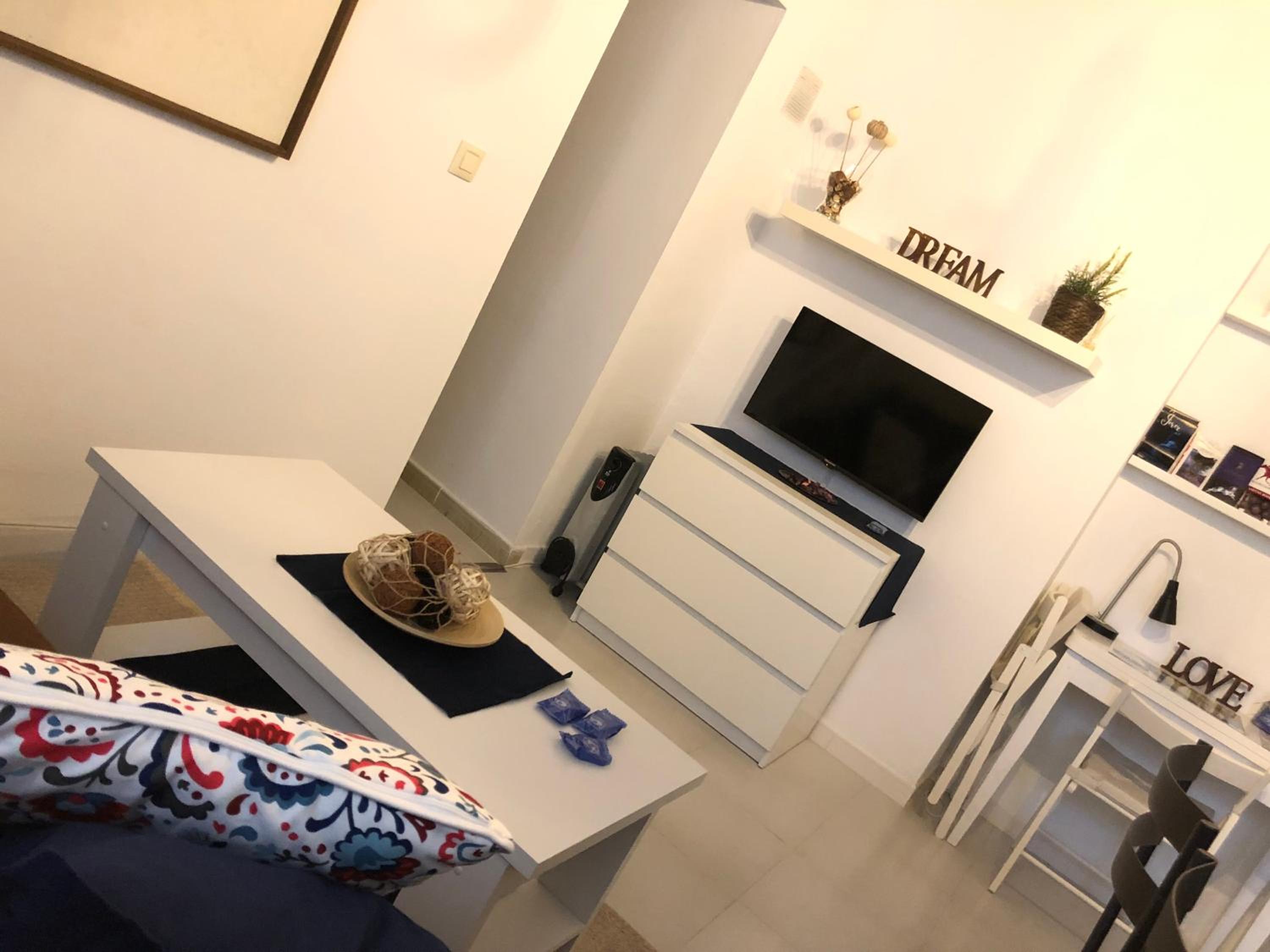 One-Bedroom Apartment - Photo 19
