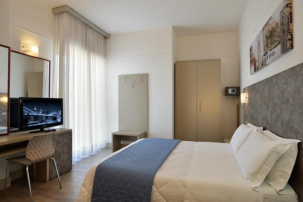 Quadruple Room - Photo 5