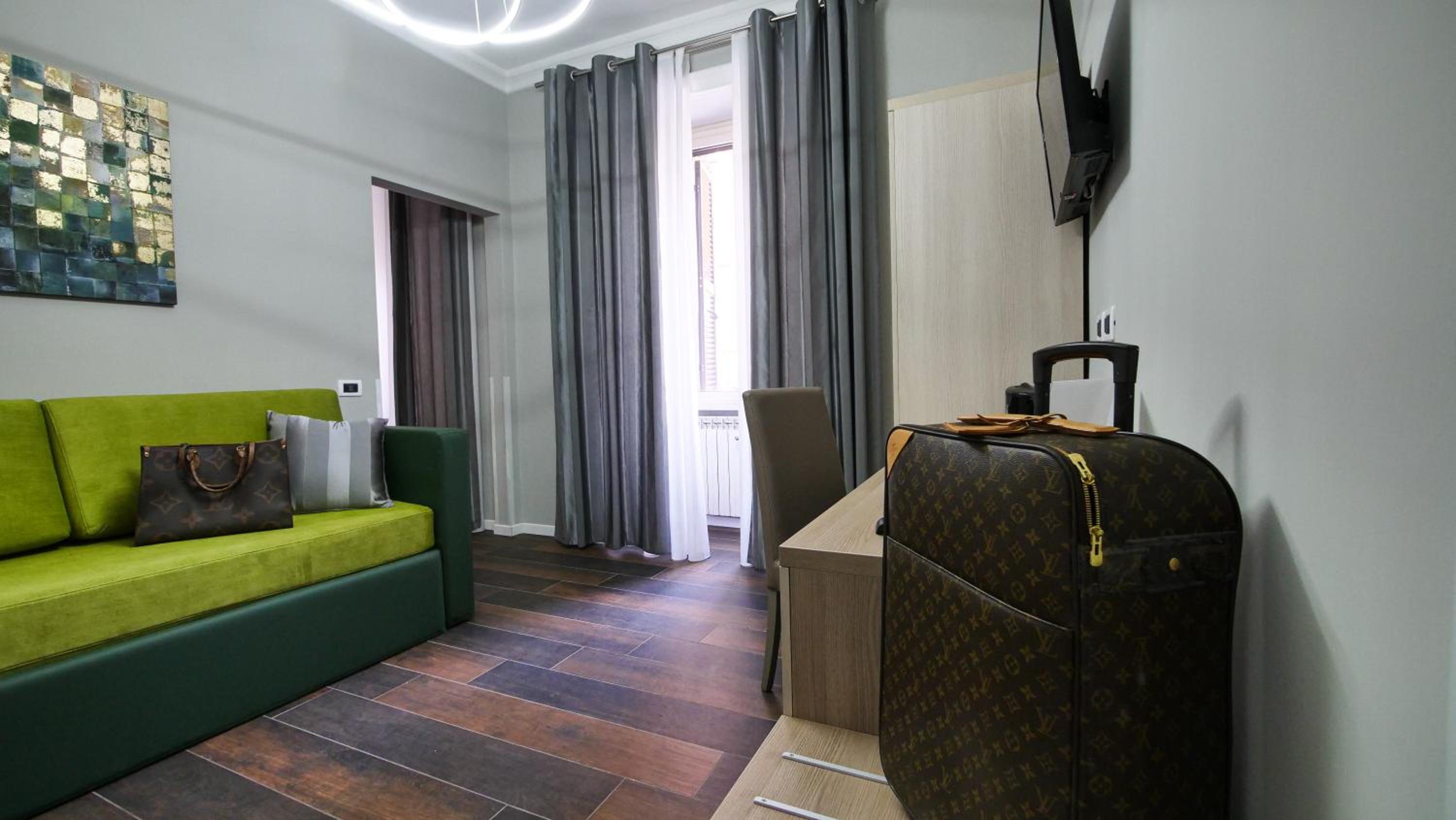 Deluxe Family Suite photo 3