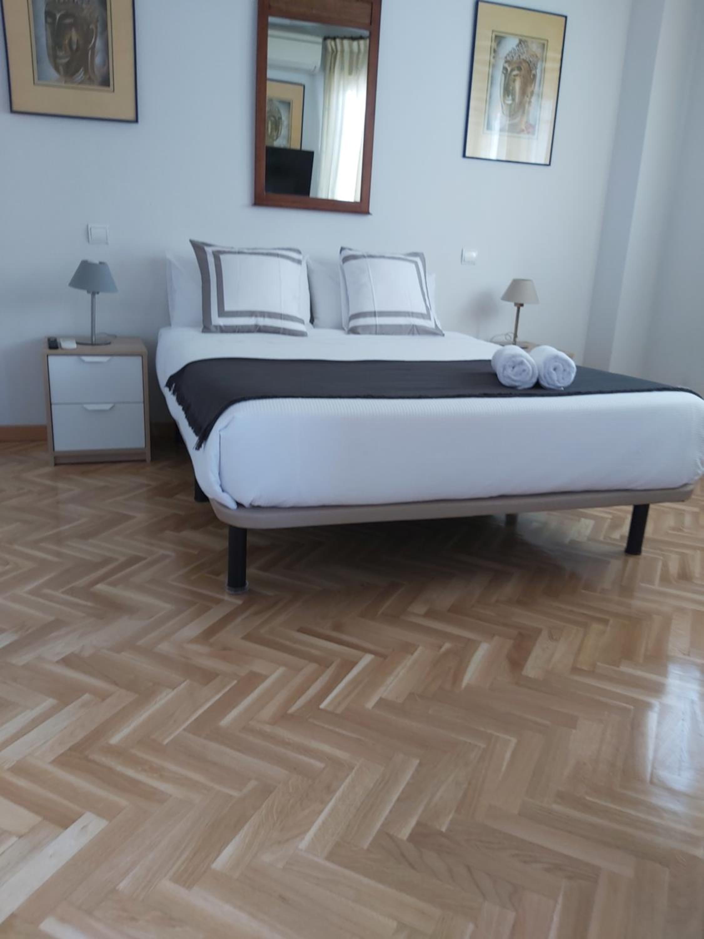 Double Room with Private Bathroom - Photo 3