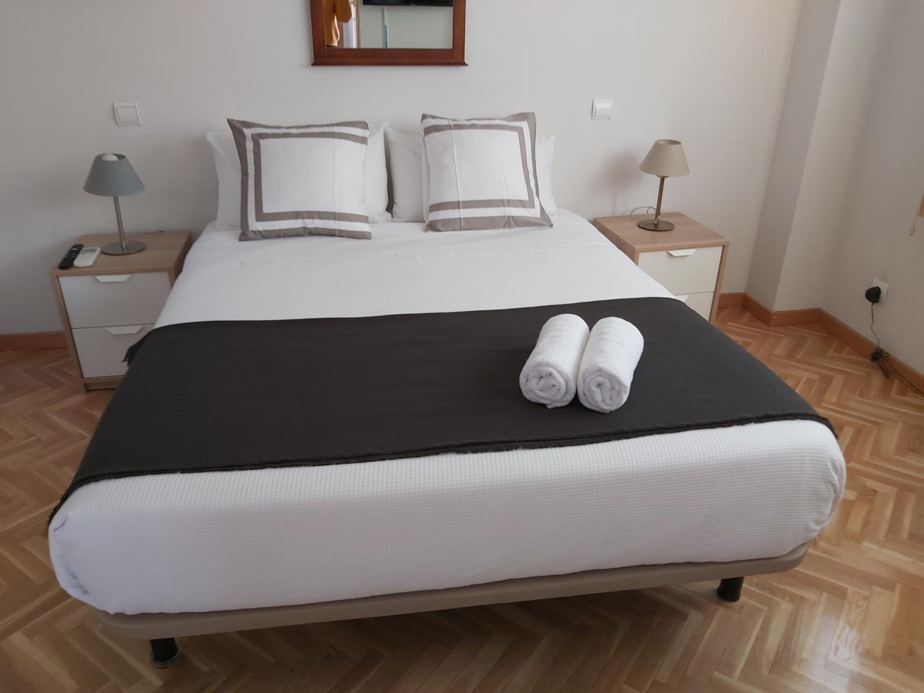 Double Room with Private Bathroom - Photo 4