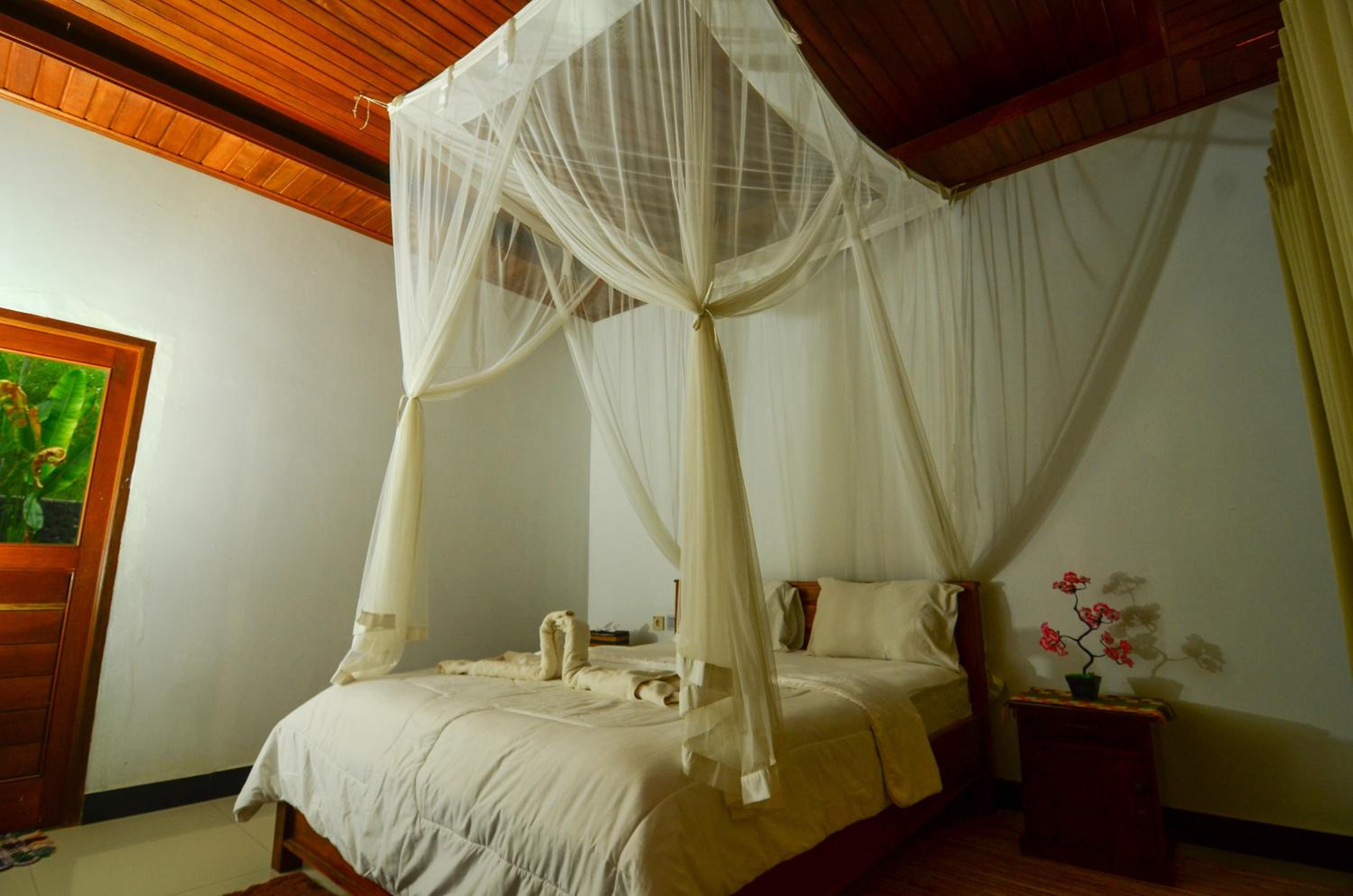 Bungalow with Garden View - Photo 34