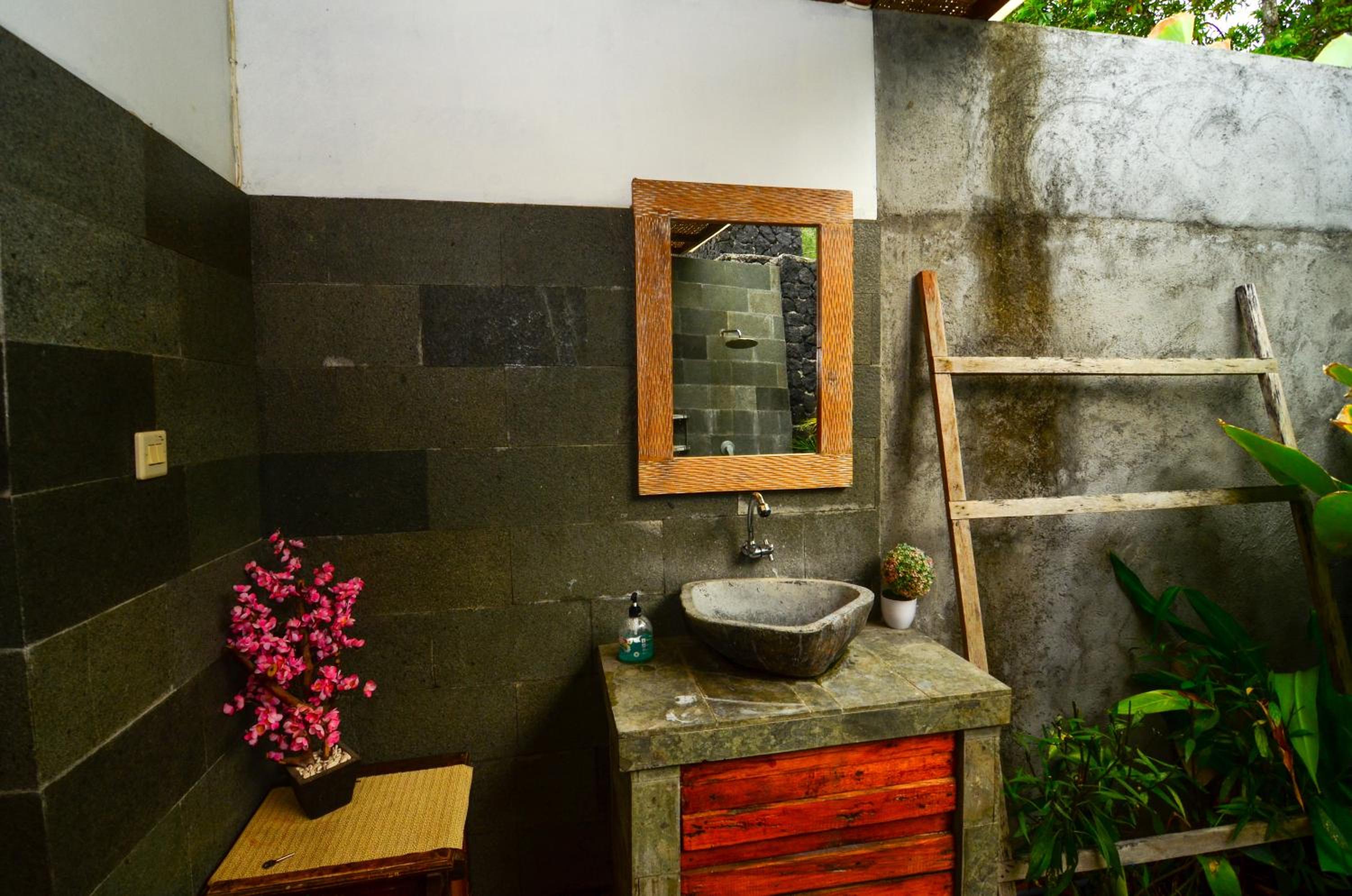 Bungalow with Garden View - Photo 26