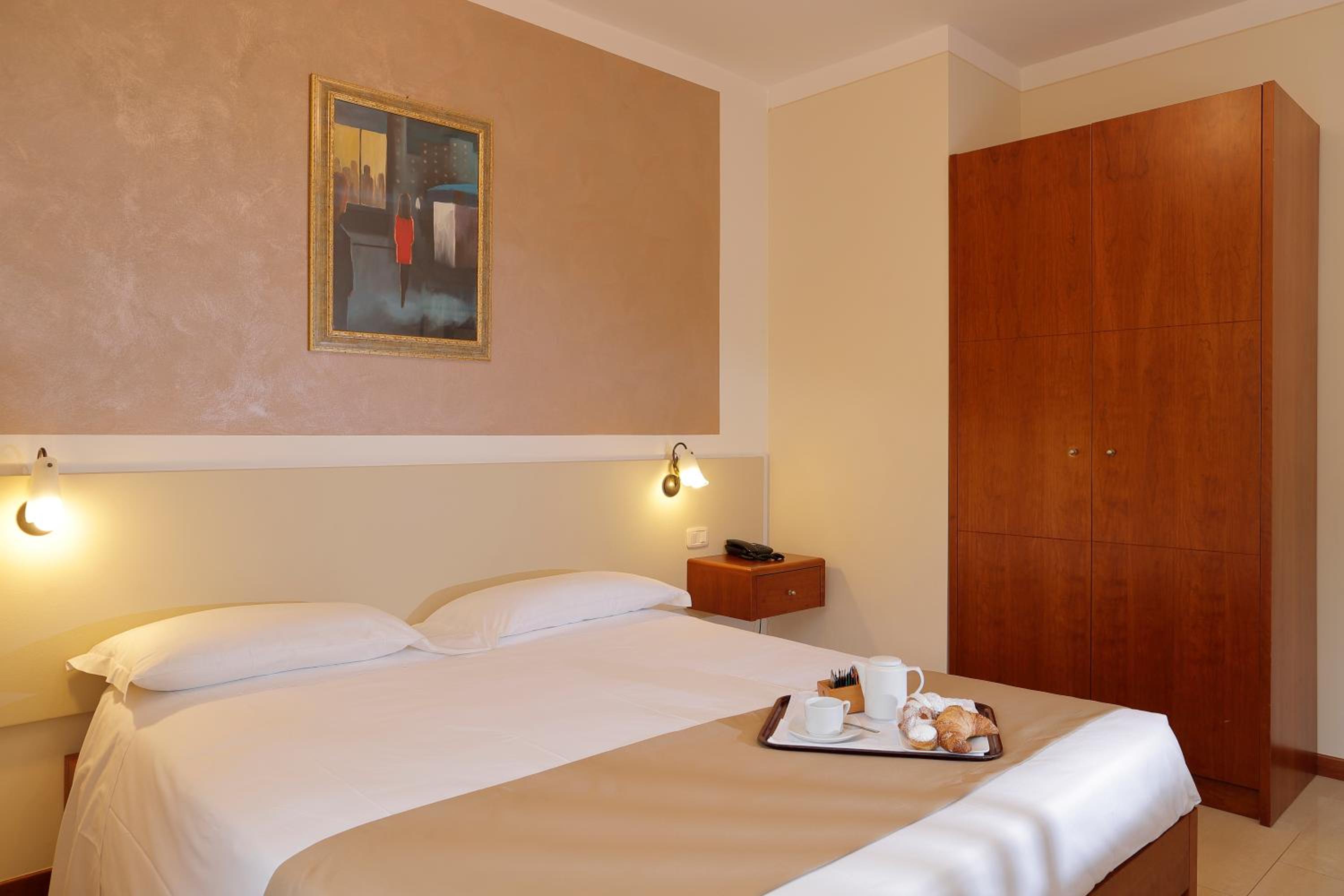 Standard Double Room - Photo 1