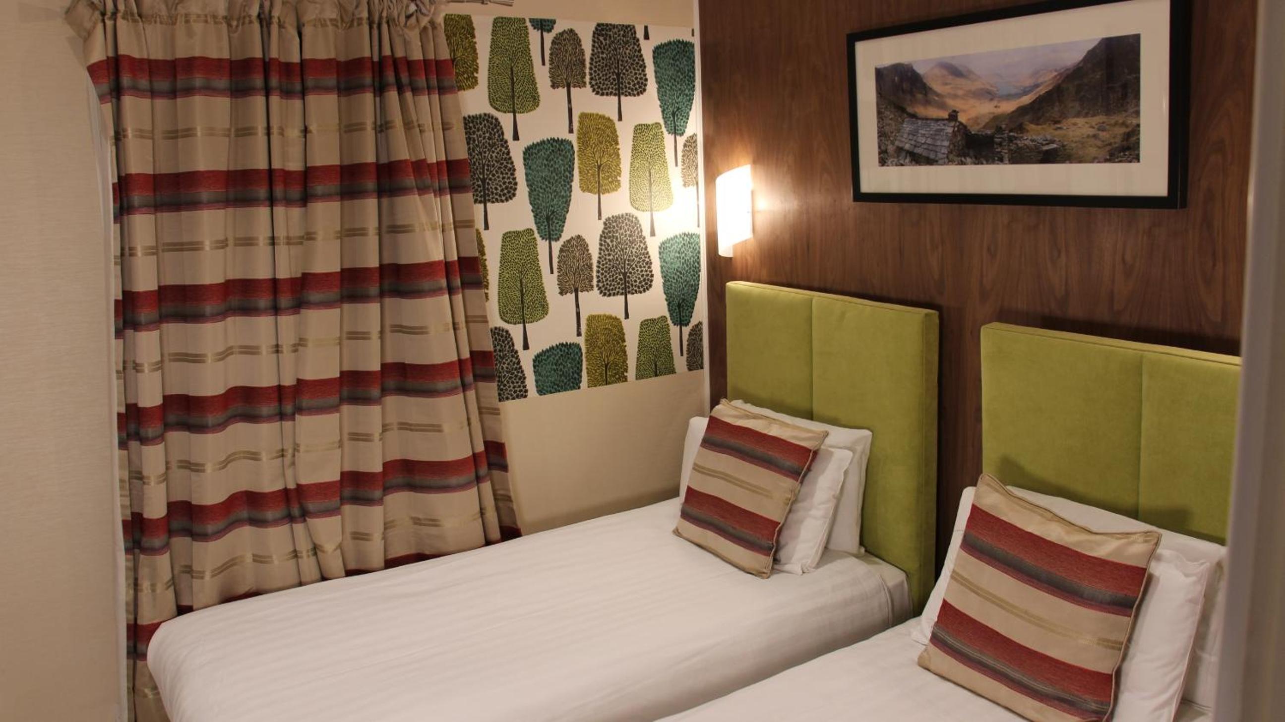 Twin Room with Private Bathroom photo 1