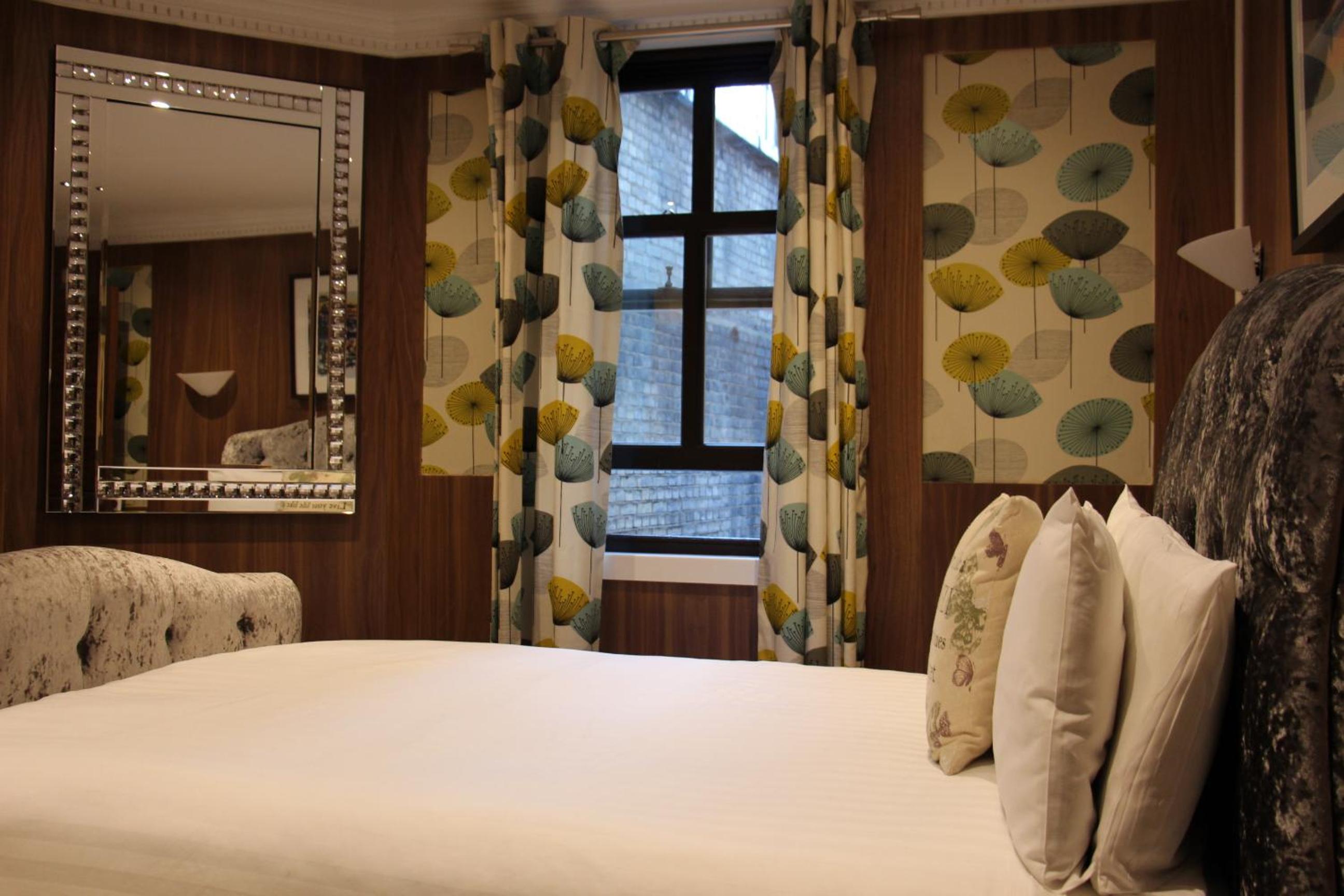 Double Room with Private Bathroom photo 2