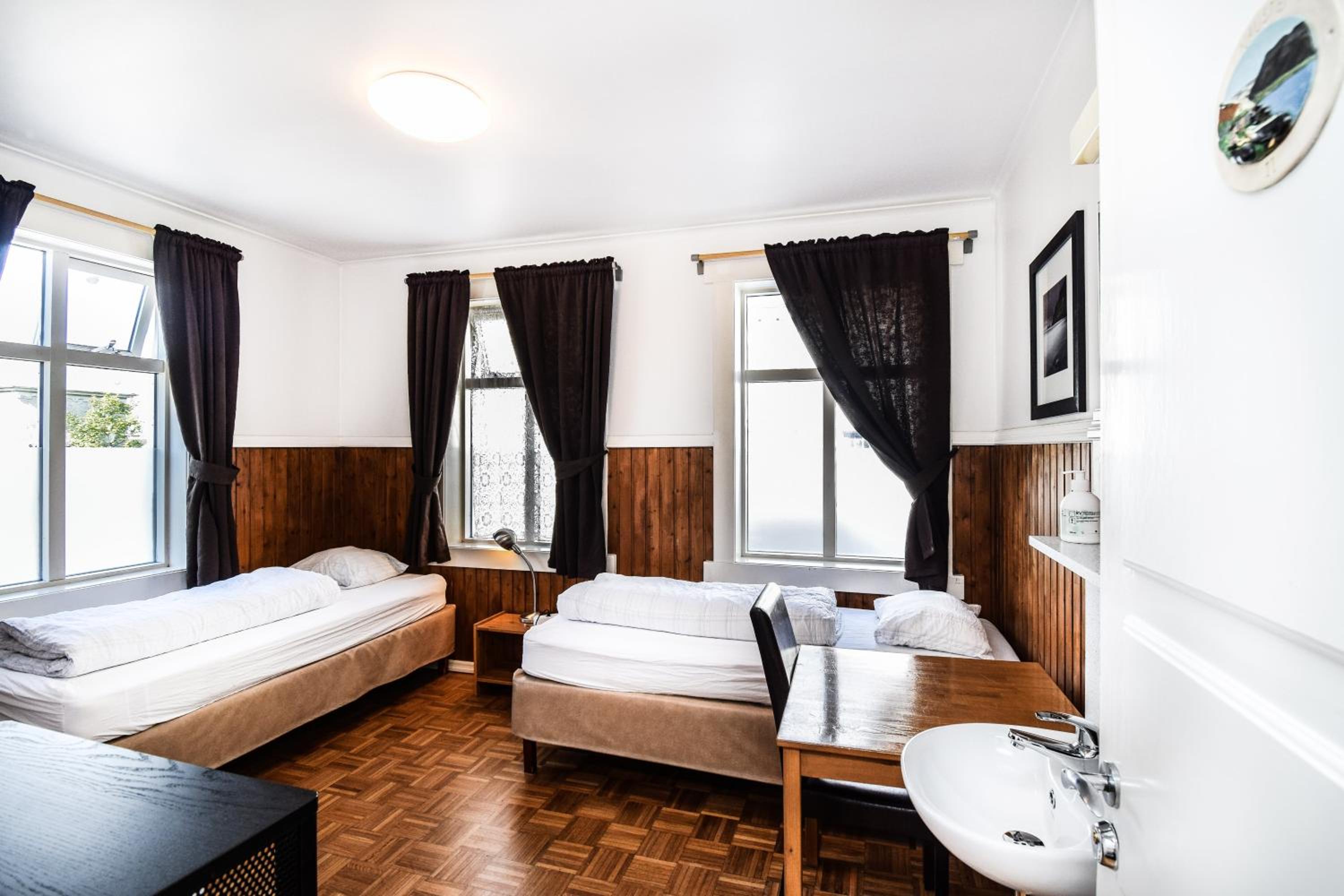 Triple Room with Shared Bathroom photo 2