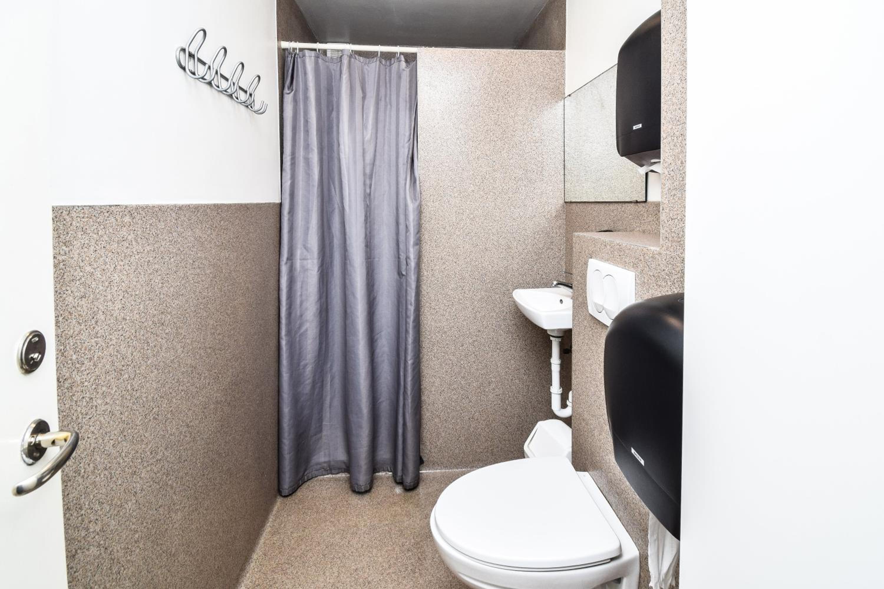 Double or Twin Room with Private Bathroom photo 2