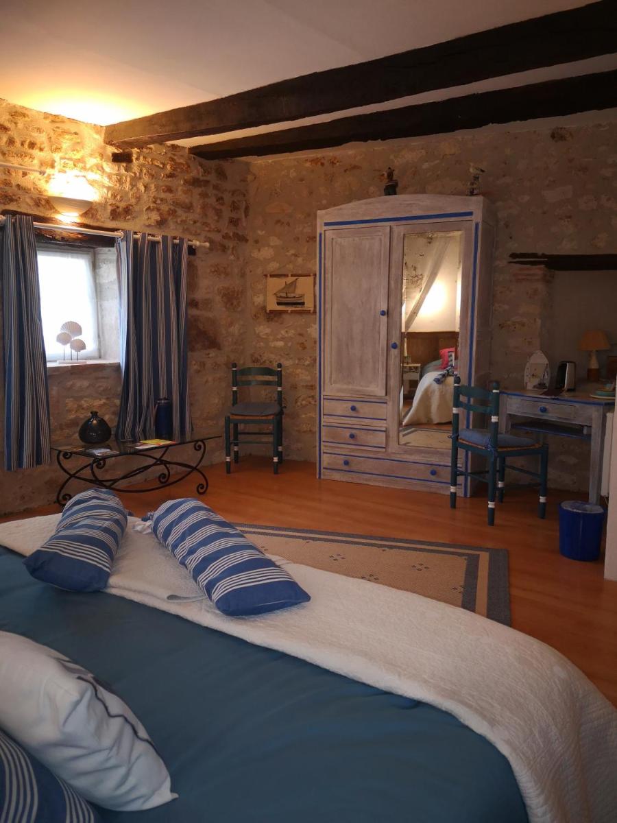 Large Twin Room - Photo 4