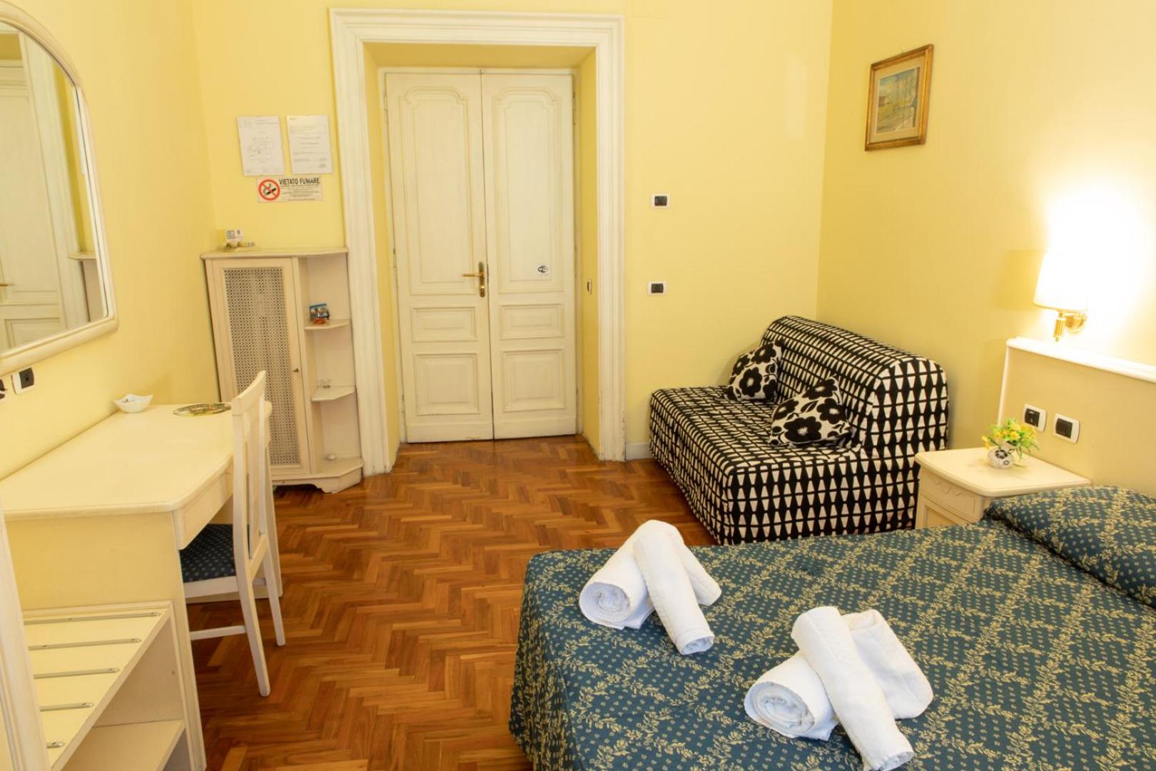Double Room with Private External Bathroom photo 1