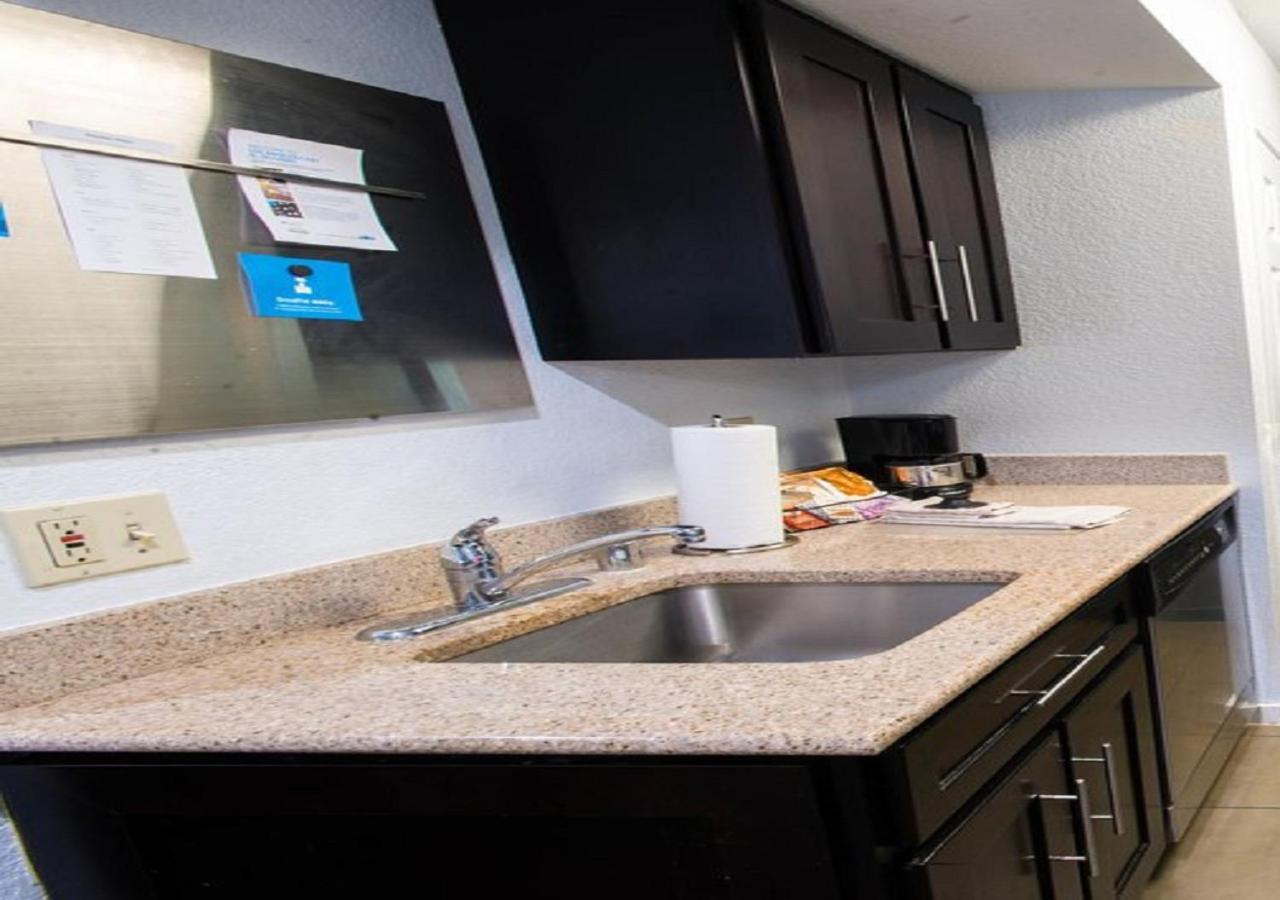 One-Bedroom King Suite - Photo 7