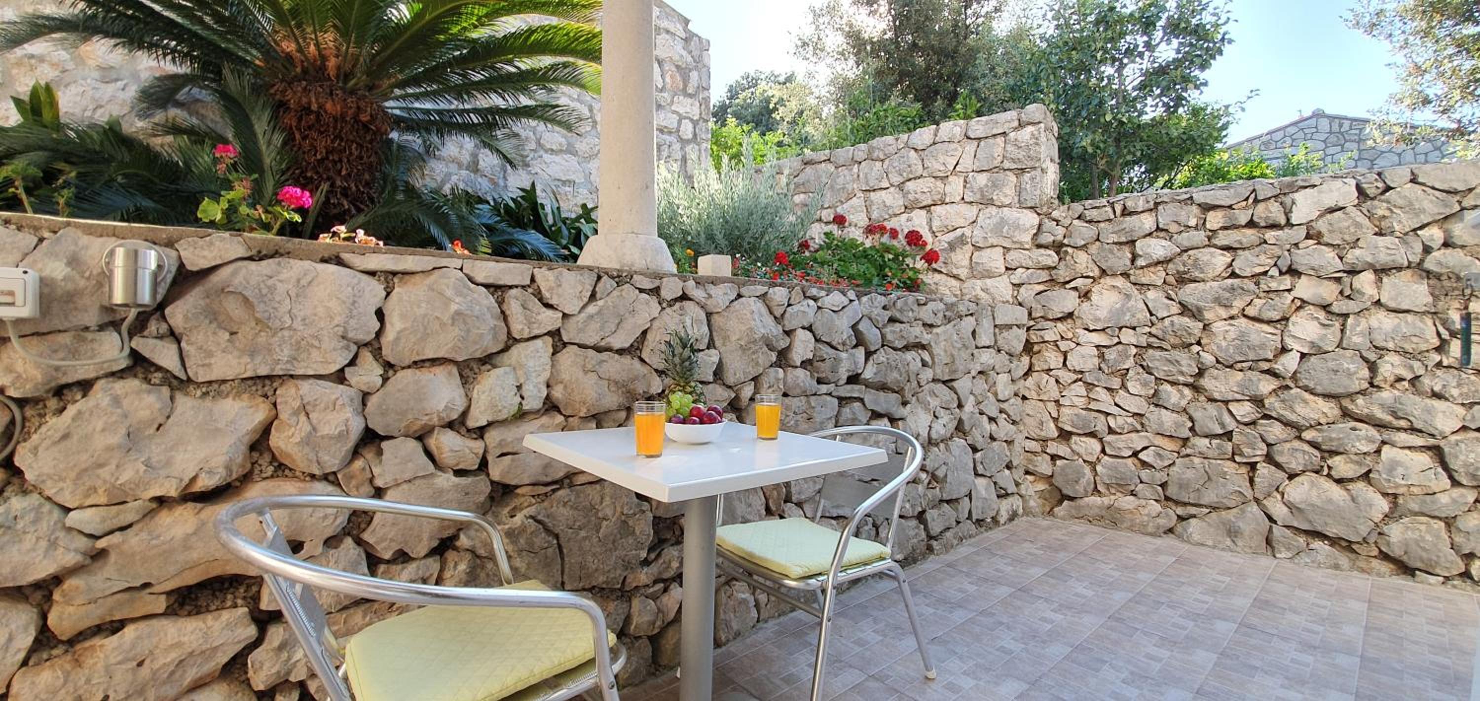 Four-Bedroom Apartment with Terrace photo 2