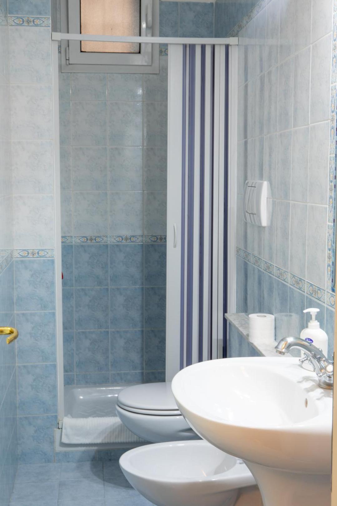 Double Room with Private External Bathroom photo 3