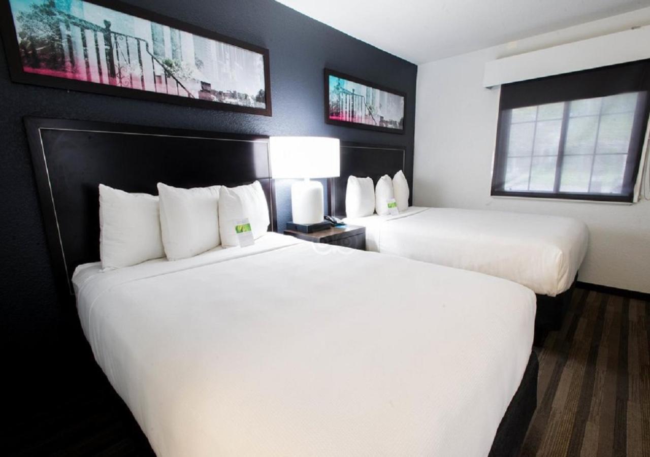 Two-Bedroom Suite - Photo 6