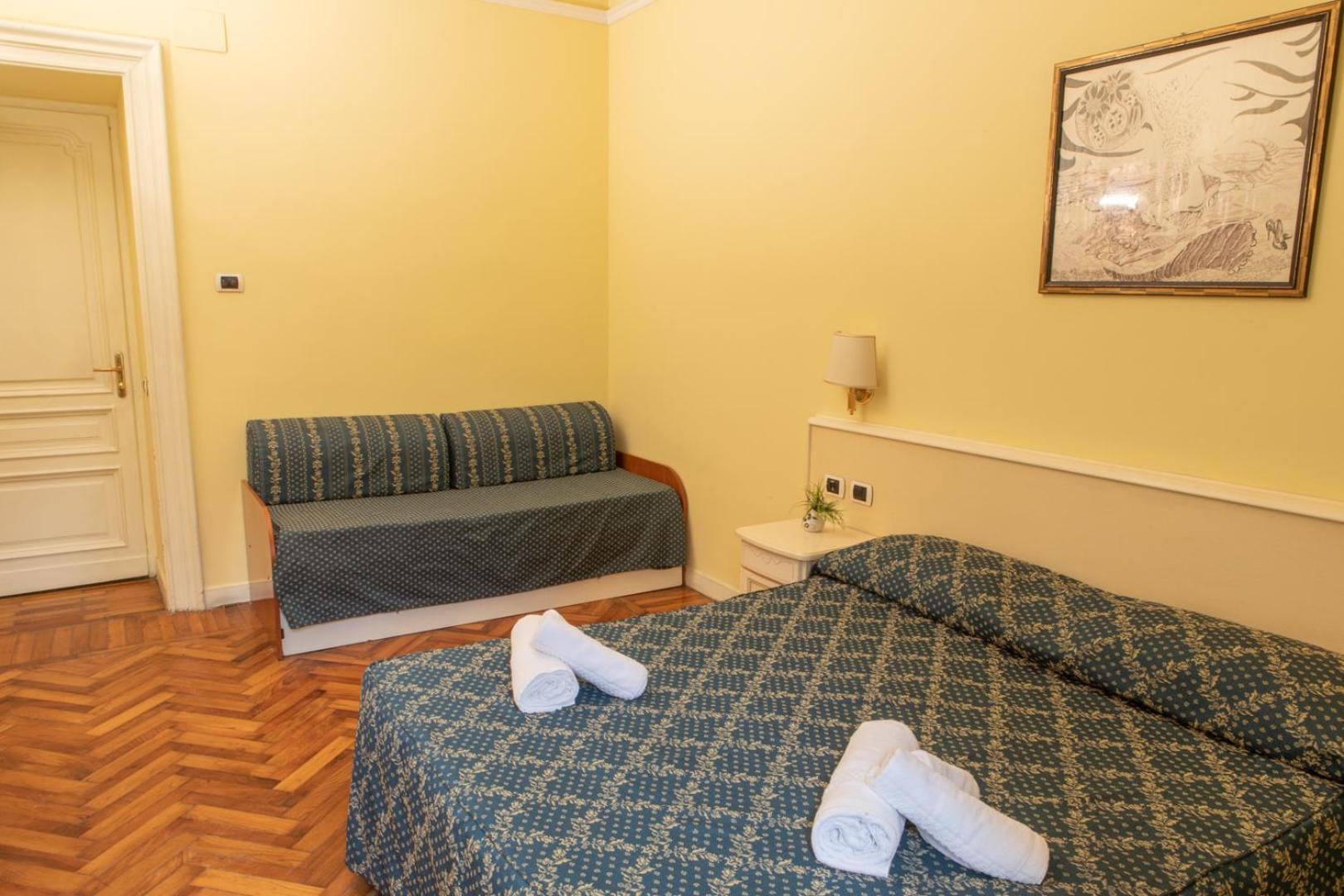 Double Room with Private External Bathroom photo 2