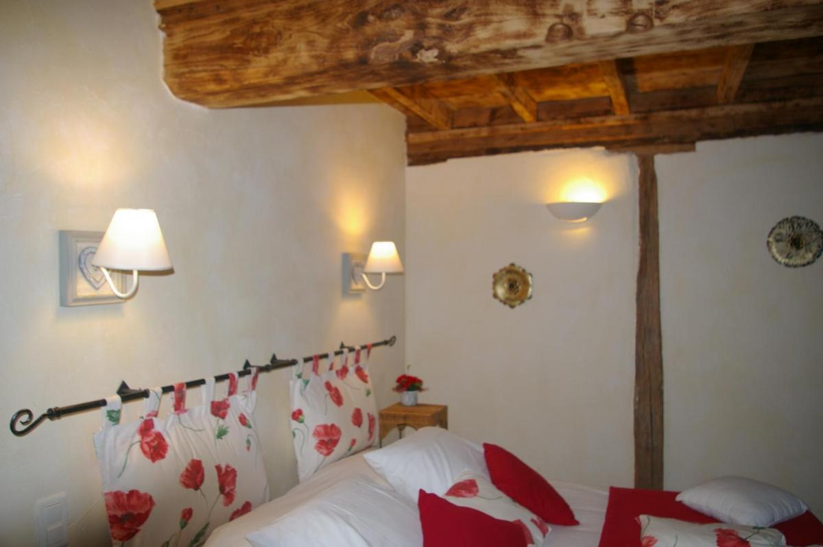 Standard Double Room - Photo 5