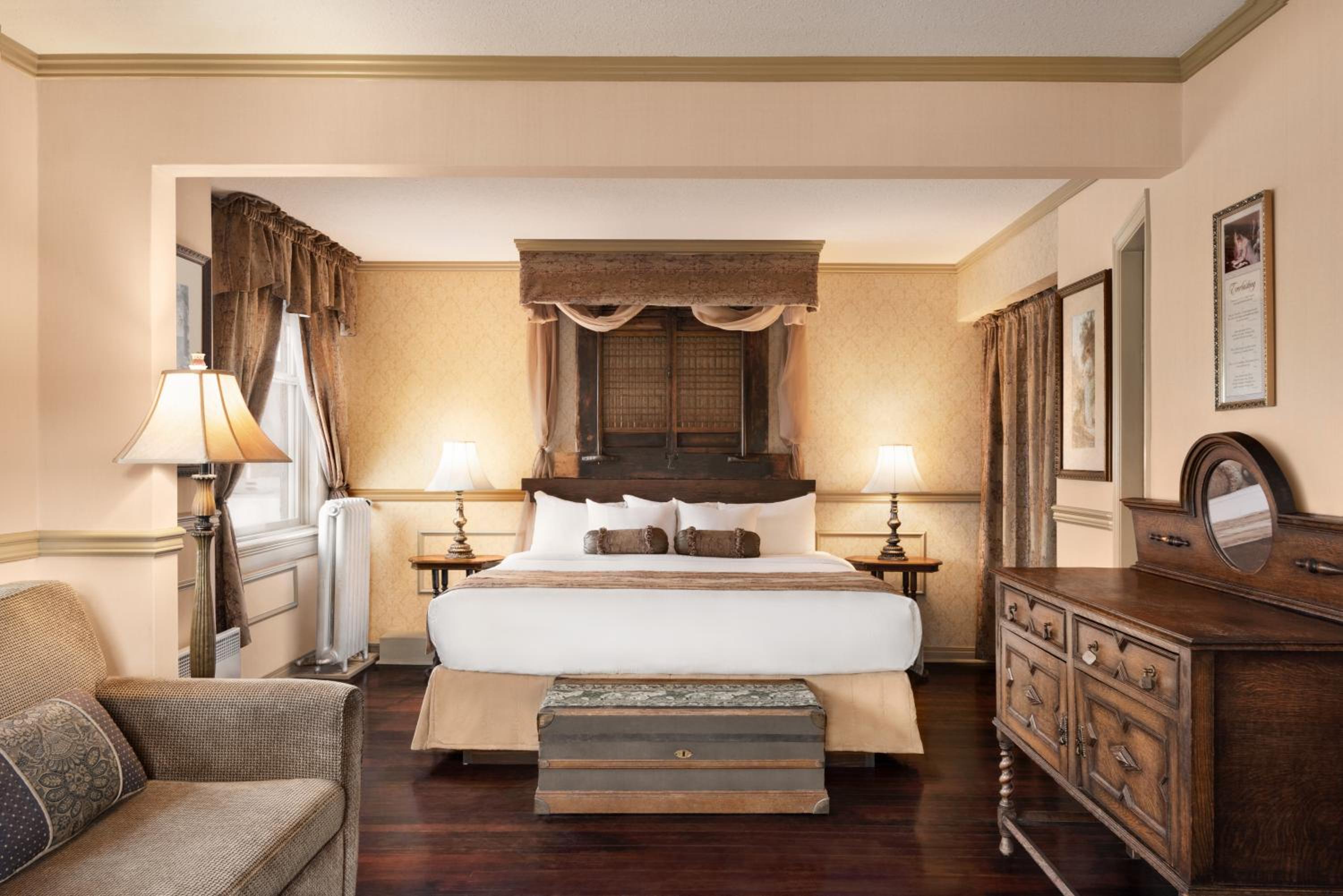 One-Bedroom King Suite - Non-Smoking - Photo 1