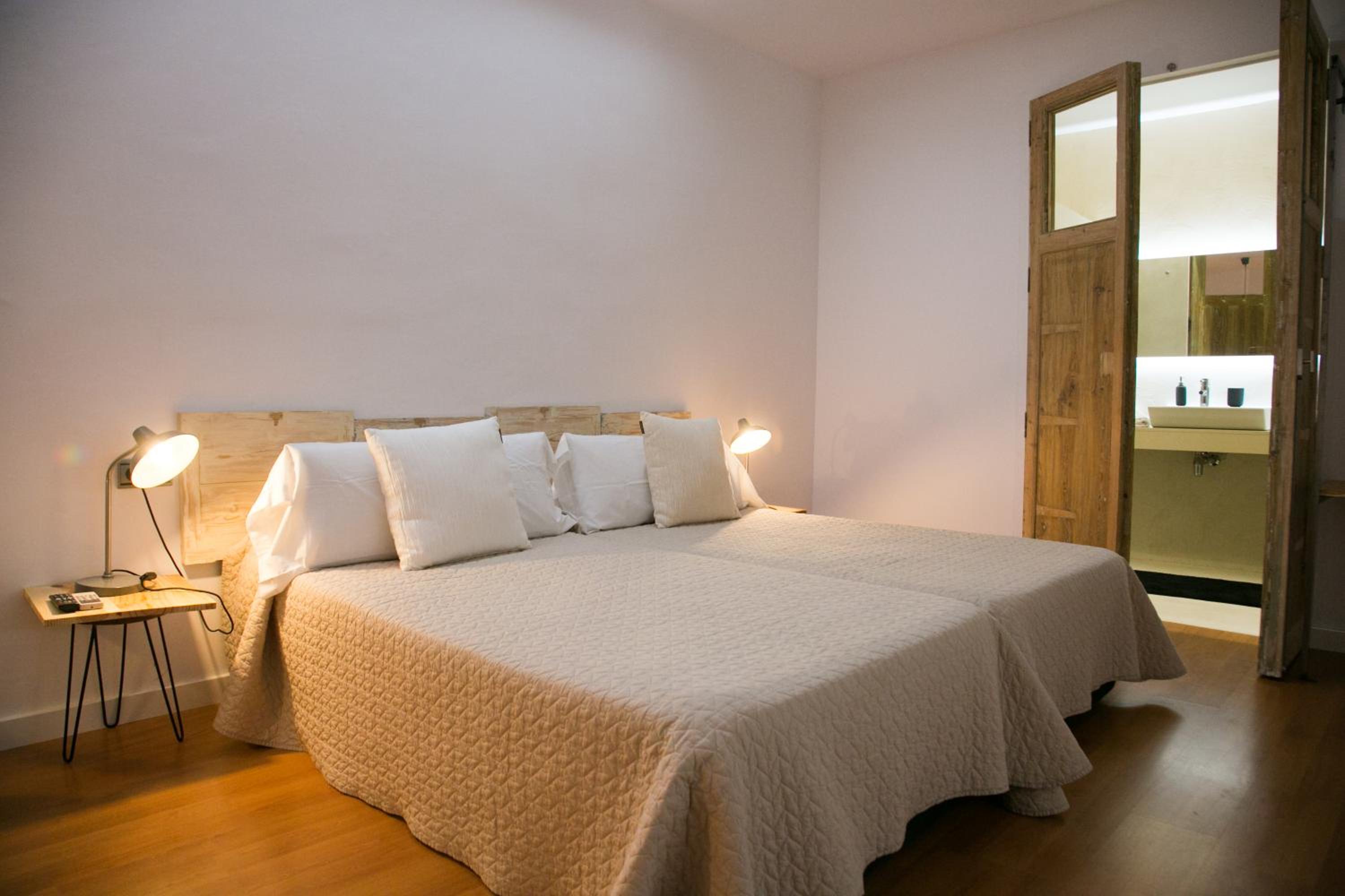 Studio Apartment - Photo 8