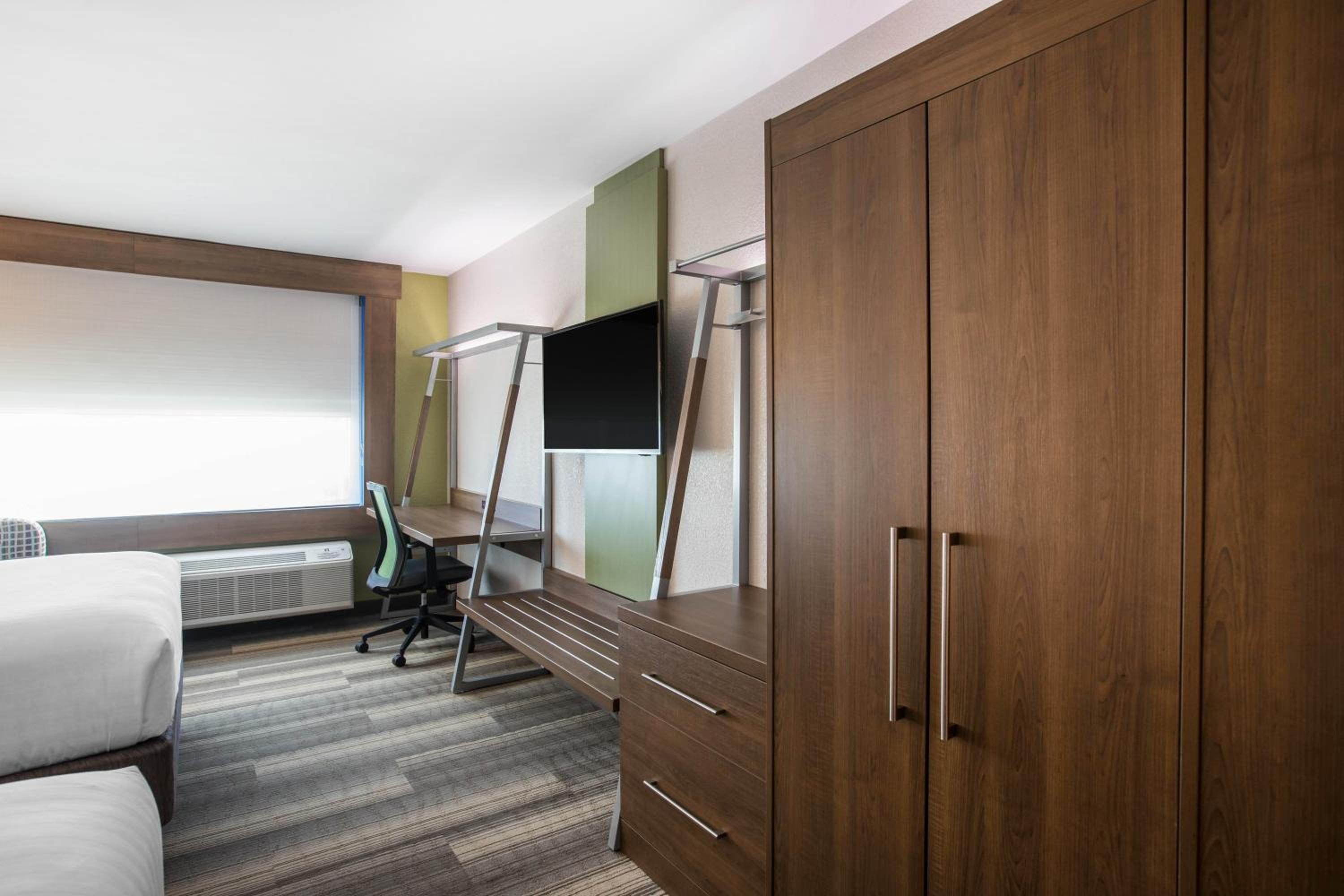 Standard Room with Two Queen Beds - Photo 1