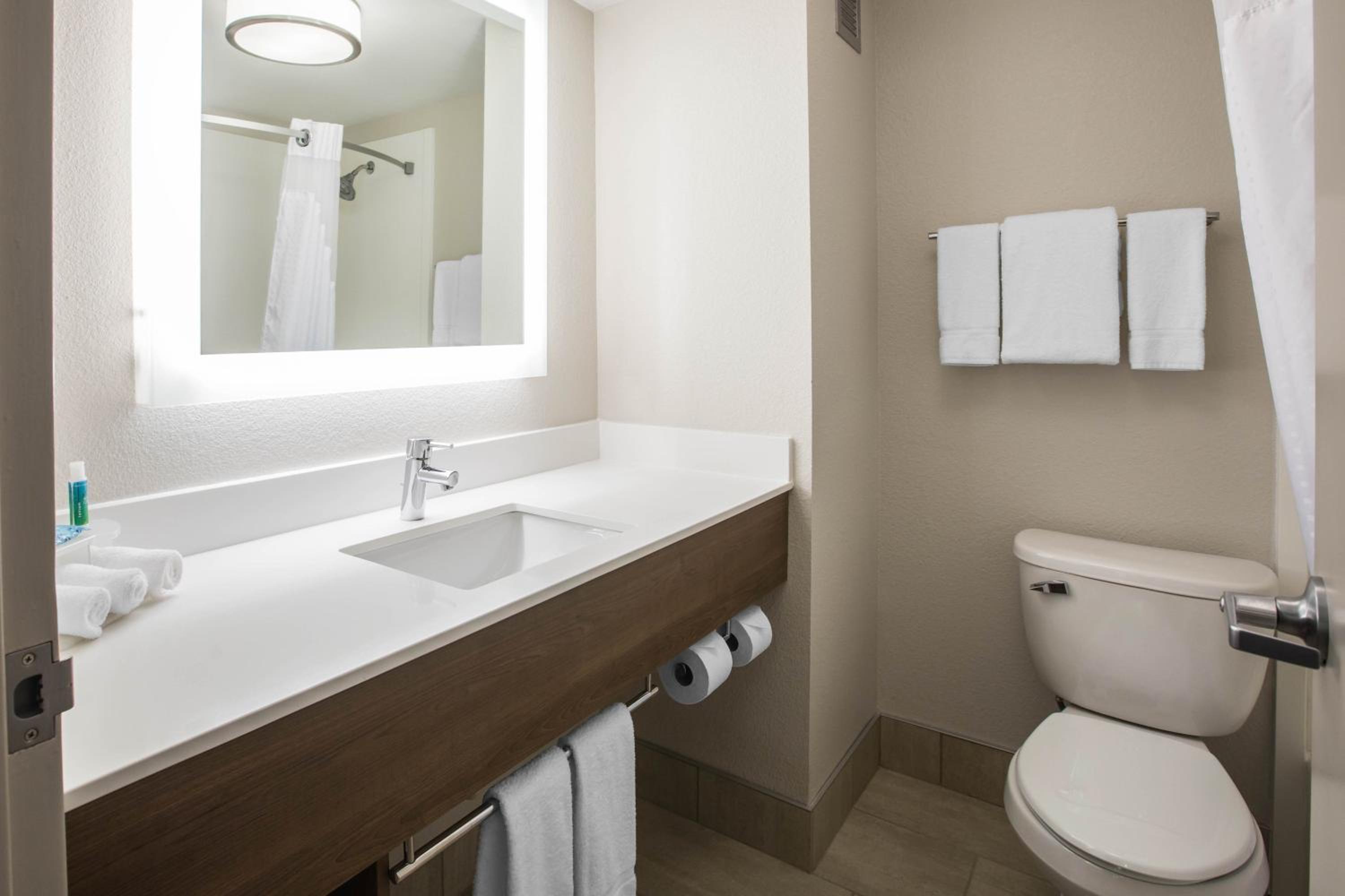 Standard King Room - Photo 2