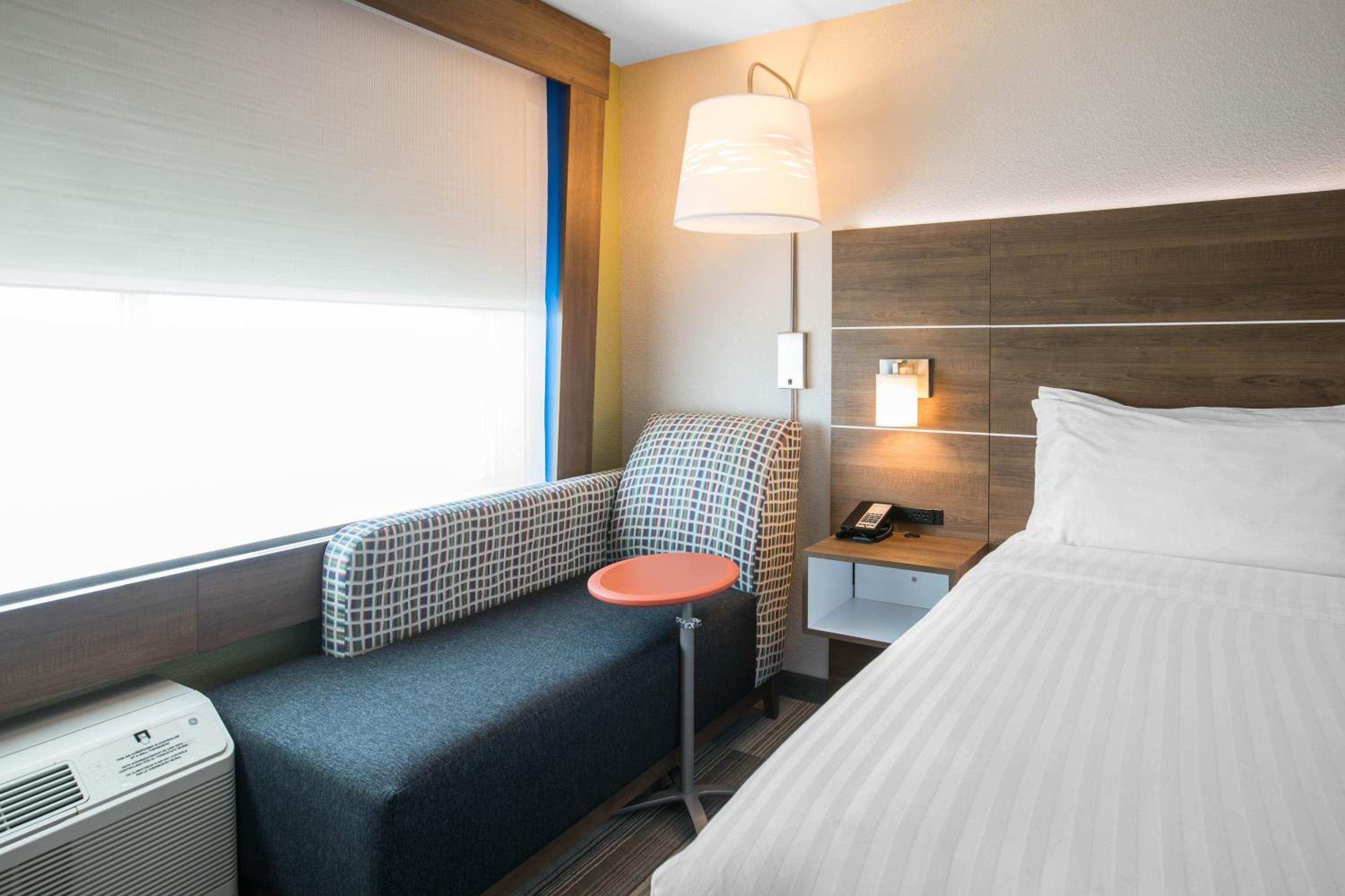 Standard King Room - Photo 3